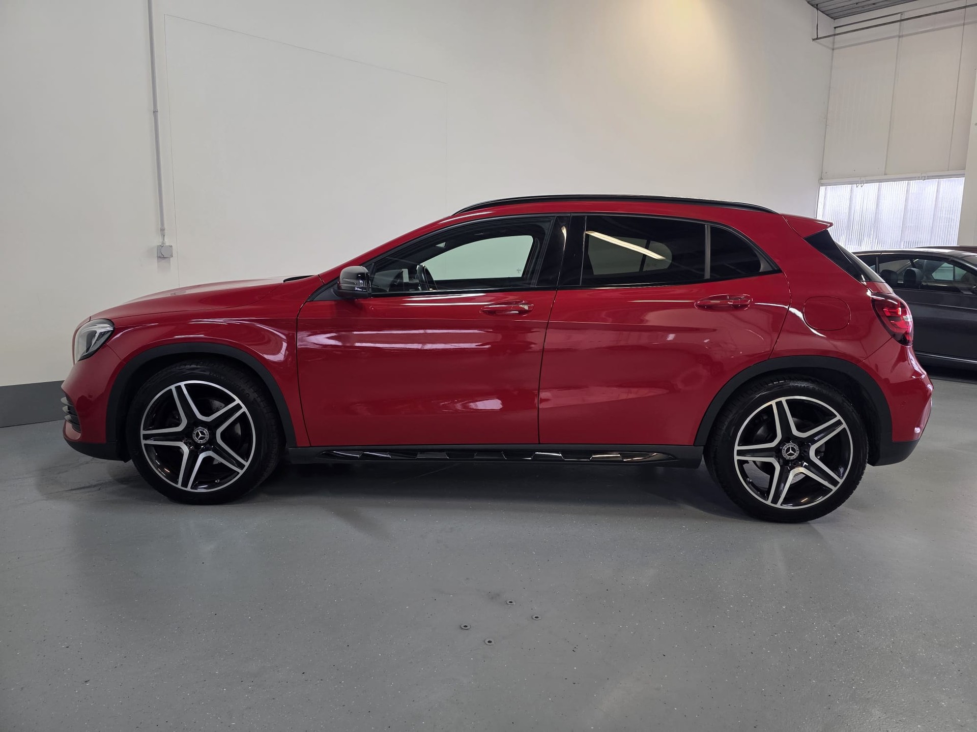 MERCEDES-BENZ GLA 250 AMG Line 4Matic 7G-DCT-image-5