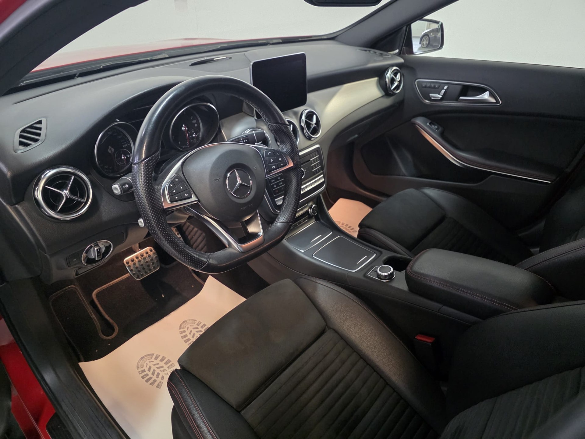 MERCEDES-BENZ GLA 250 AMG Line 4Matic 7G-DCT-image-18