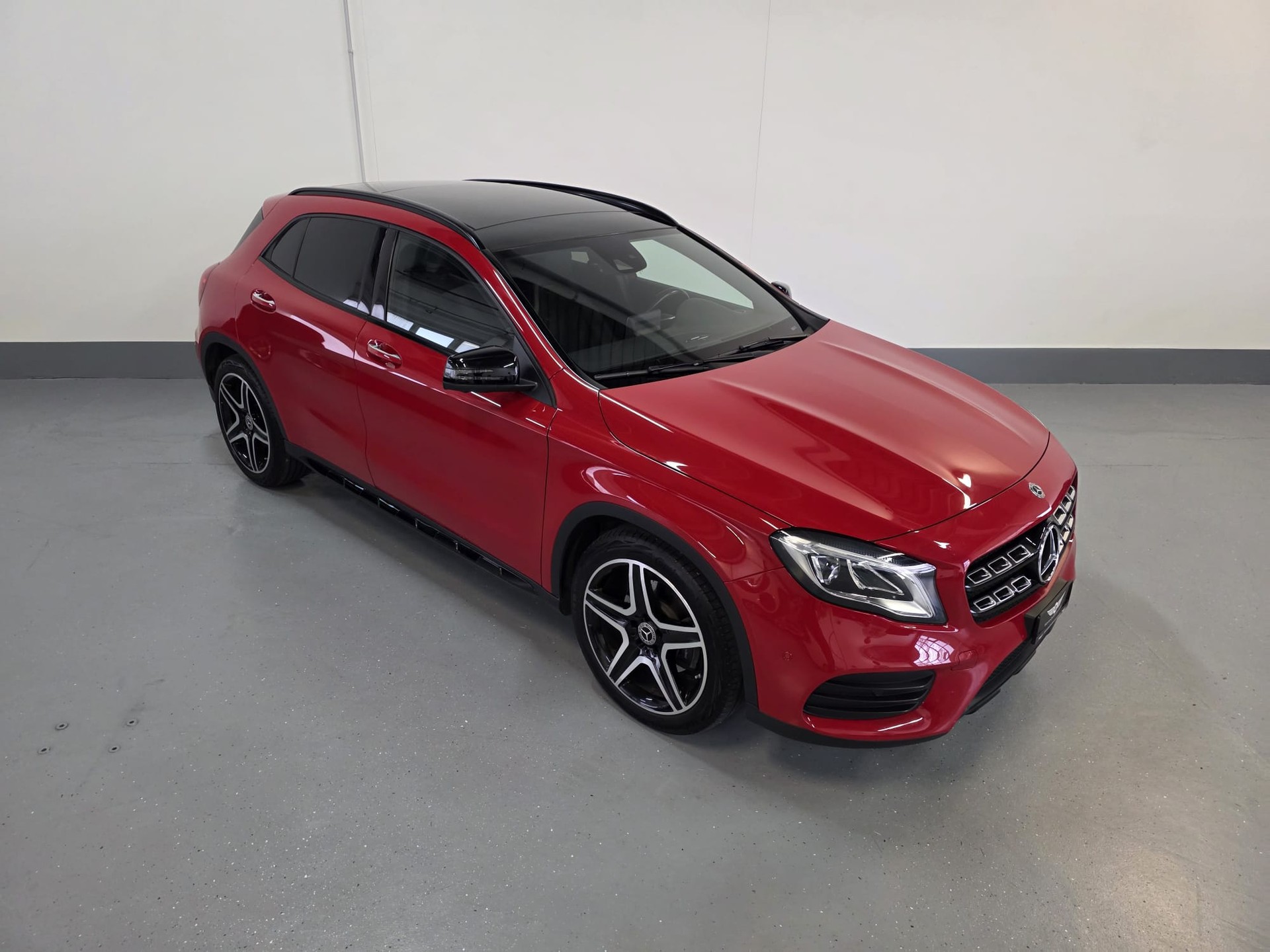 MERCEDES-BENZ GLA 250 AMG Line 4Matic 7G-DCT-image-0