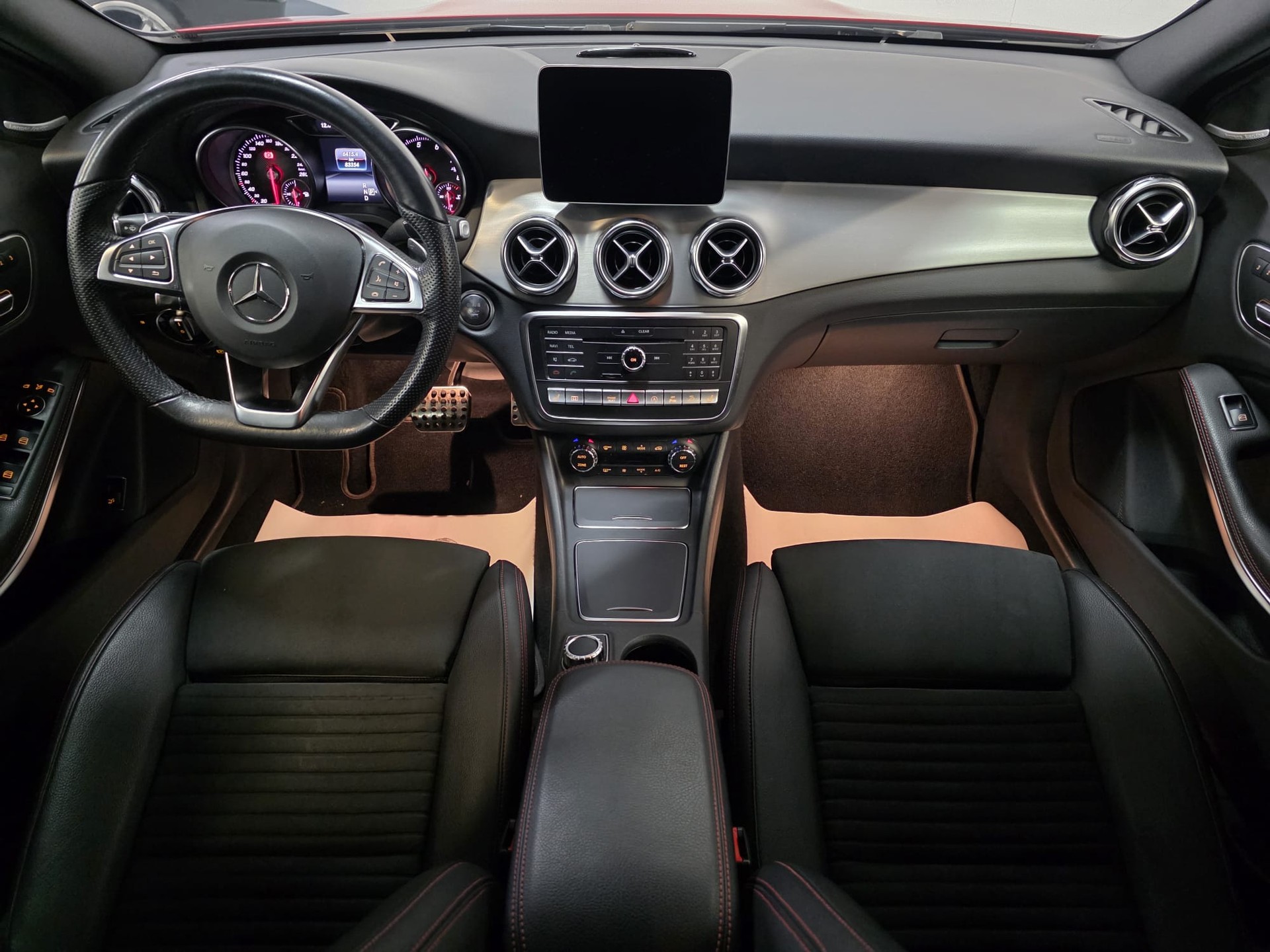 MERCEDES-BENZ GLA 250 AMG Line 4Matic 7G-DCT-image-16