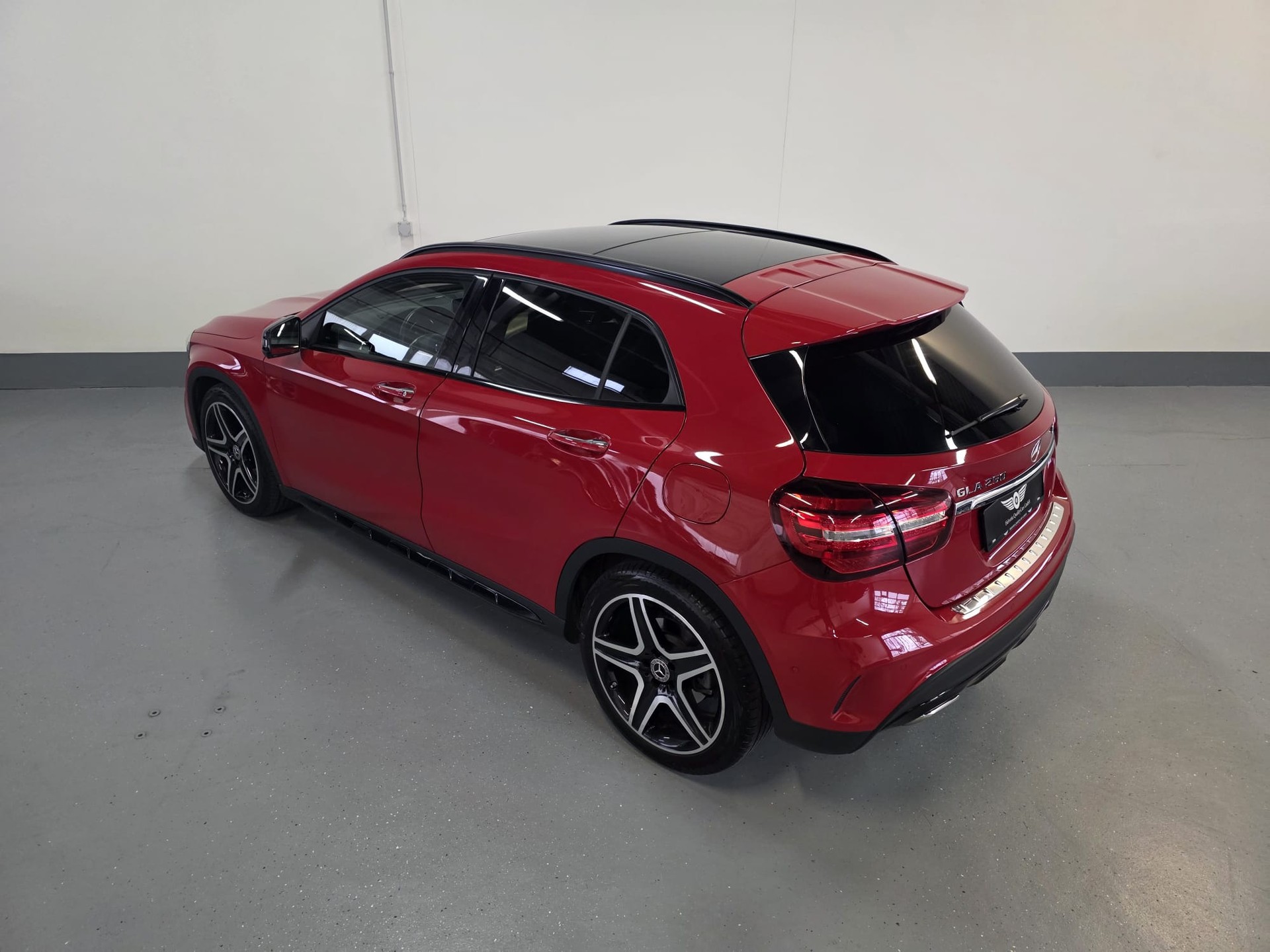MERCEDES-BENZ GLA 250 AMG Line 4Matic 7G-DCT-image-11