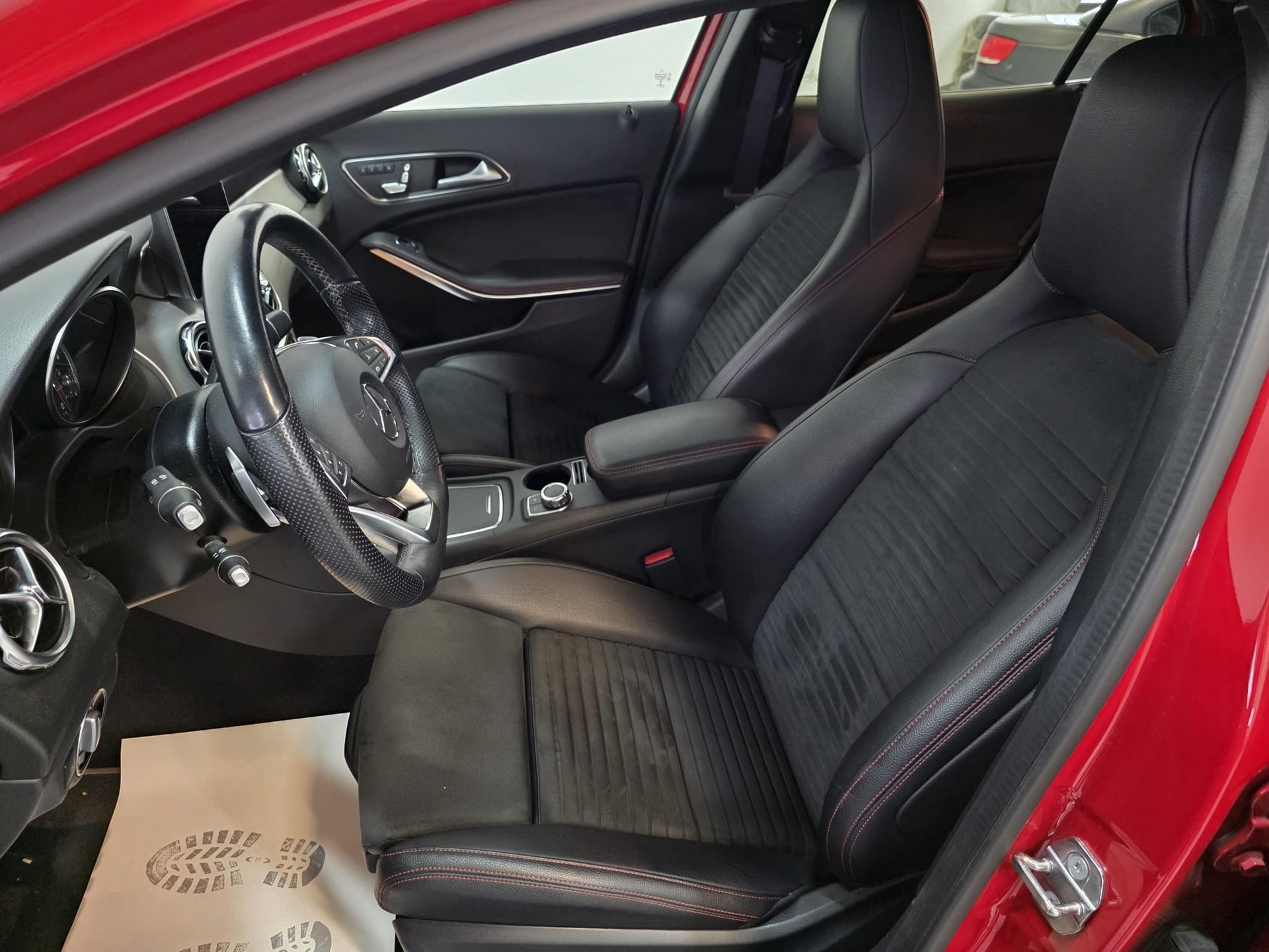 MERCEDES-BENZ GLA 250 AMG Line 4Matic 7G-DCT-image-19