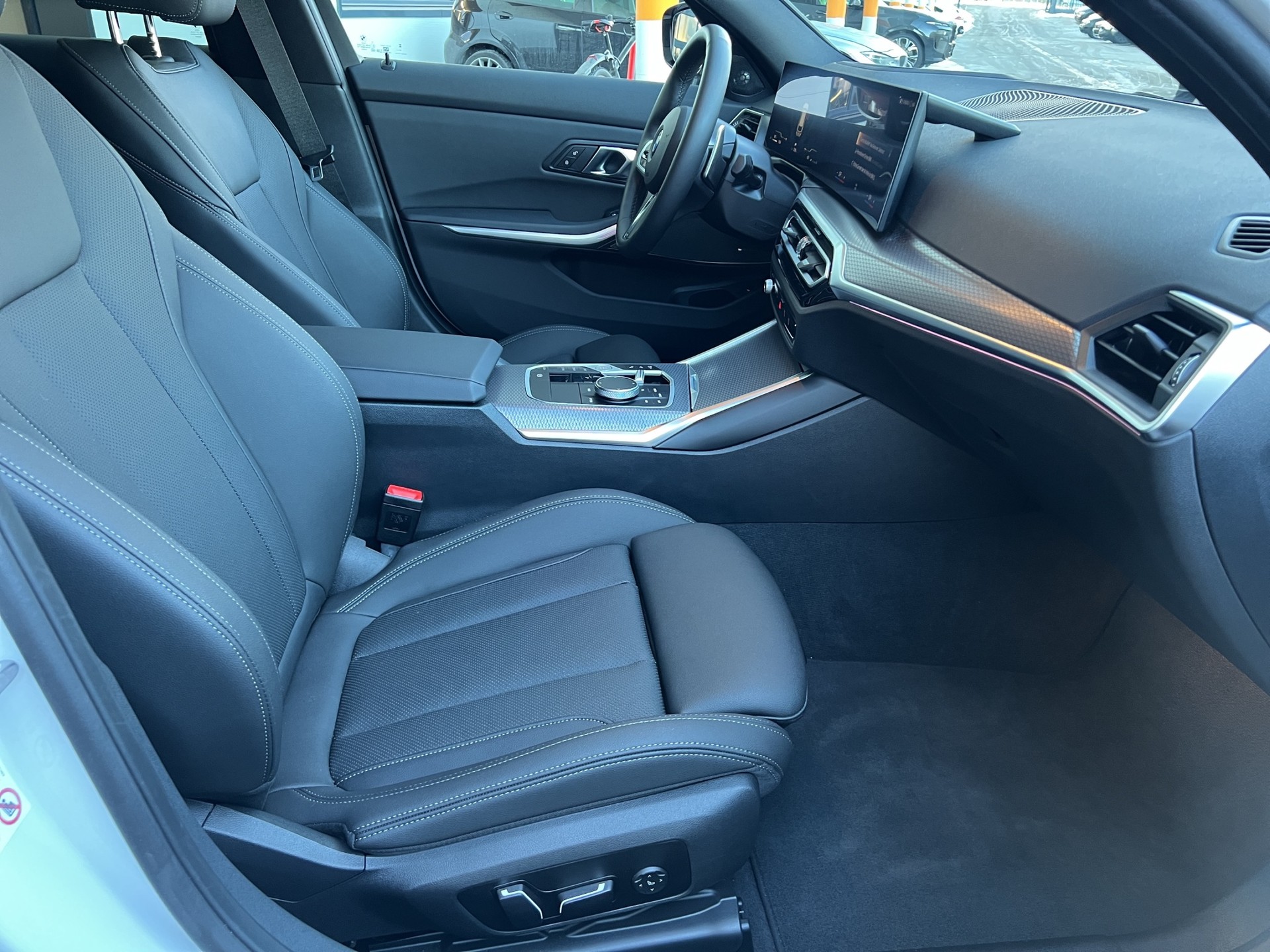 BMW 320d xDr 48V Tour M Sport-image-18