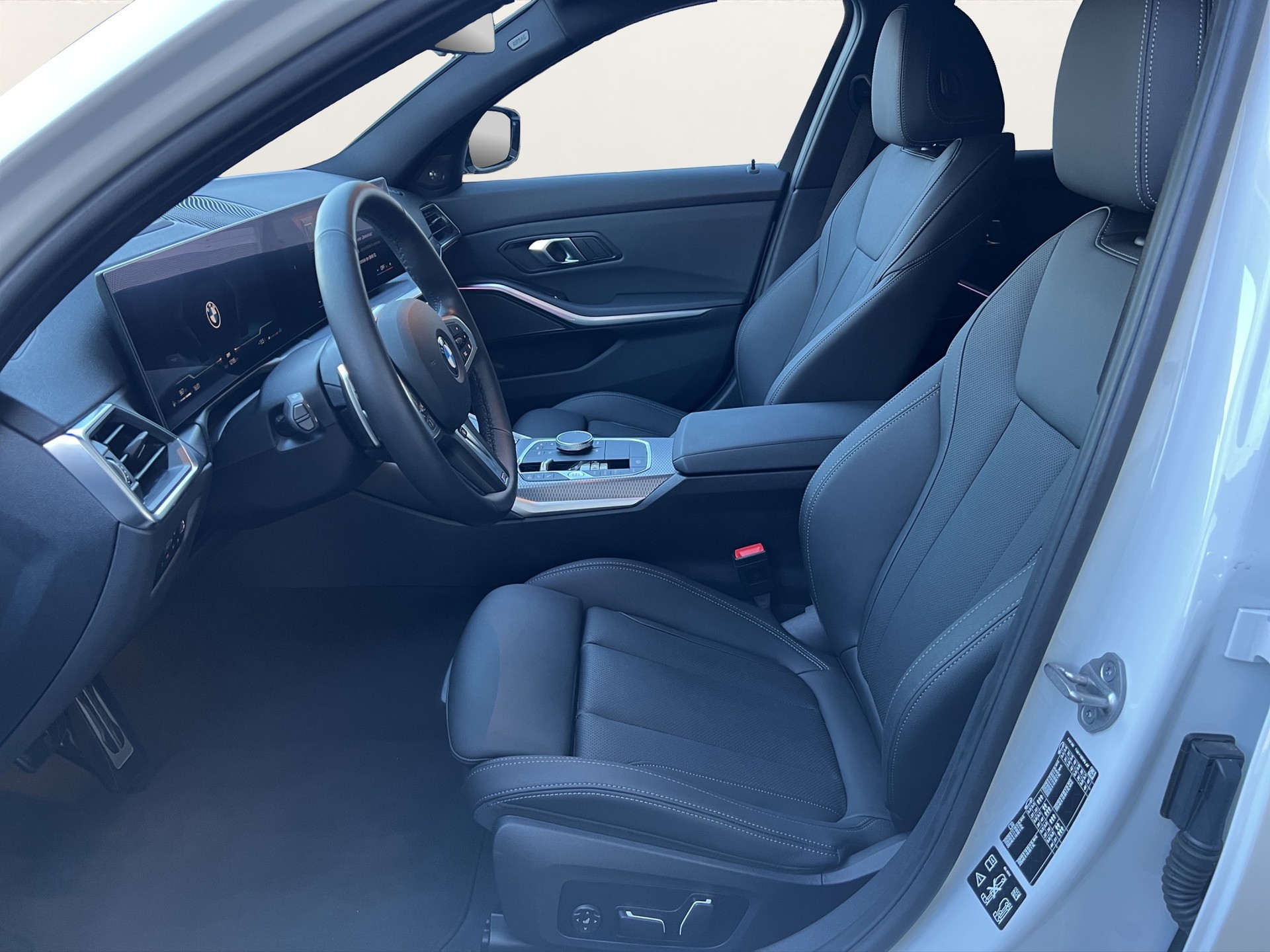 BMW 320d xDr 48V Tour M Sport-image-9
