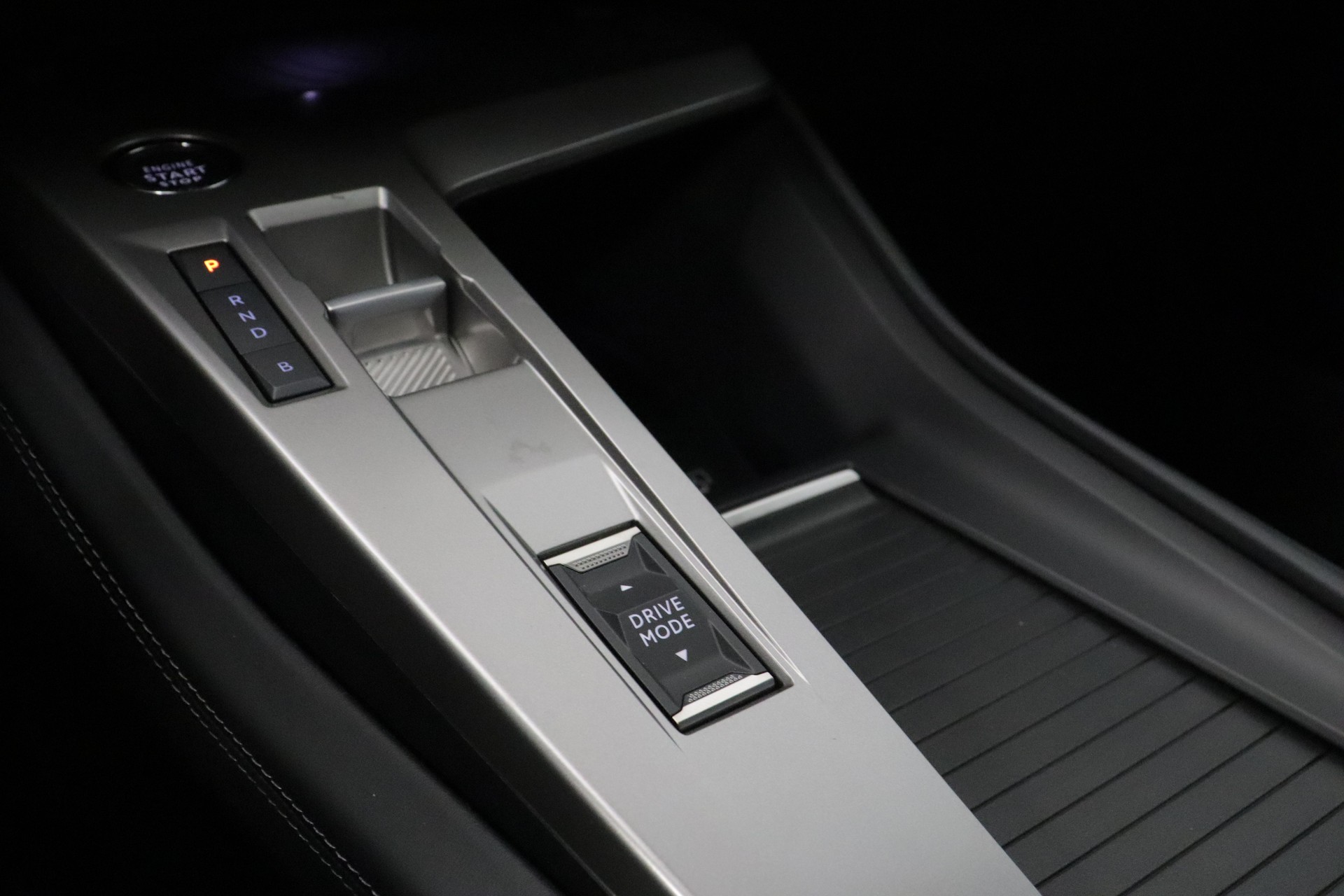 PEUGEOT 408 1.6 PHEV 225 Allure Pack-image-14