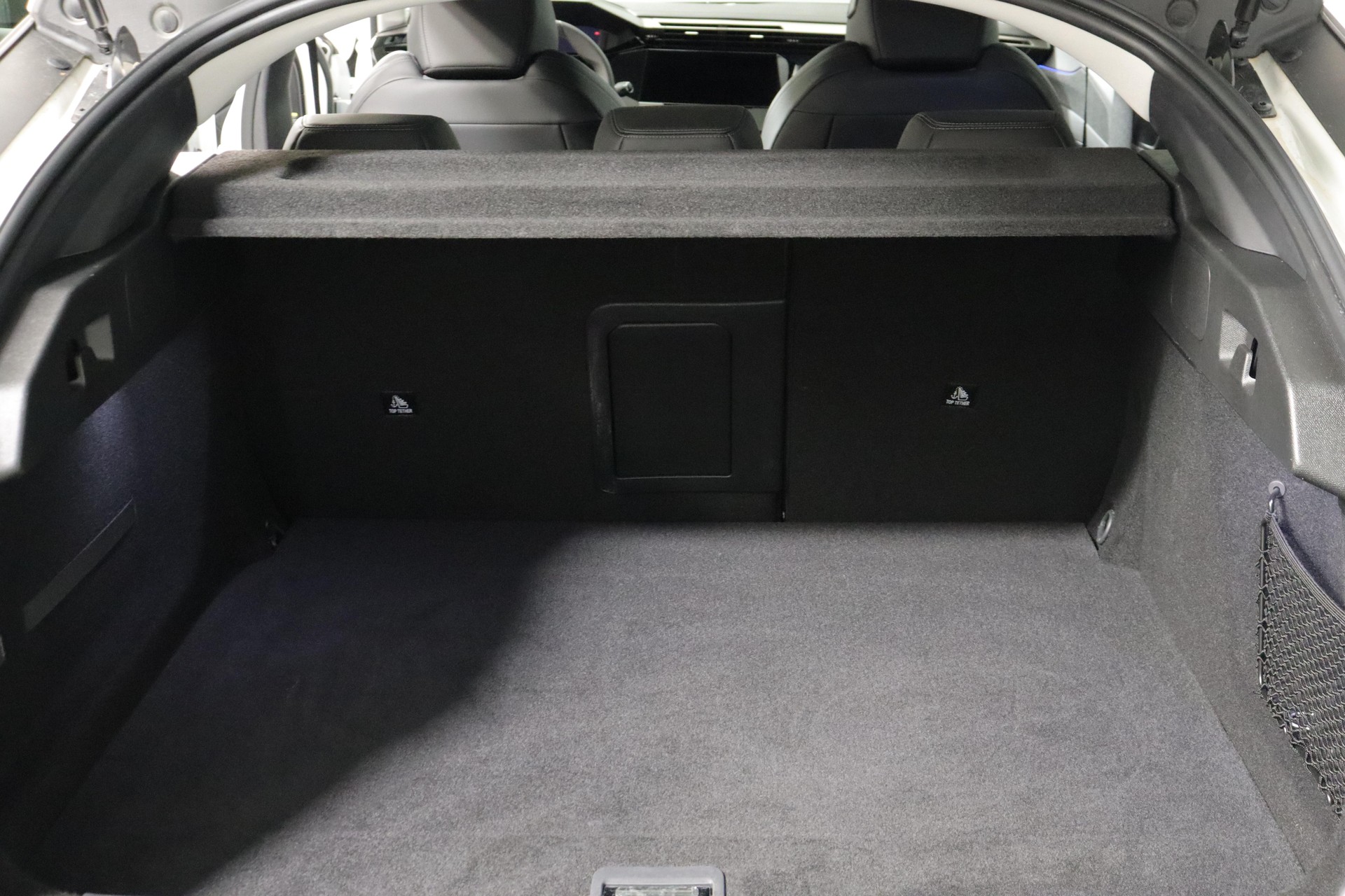PEUGEOT 408 1.6 PHEV 225 Allure Pack-image-12