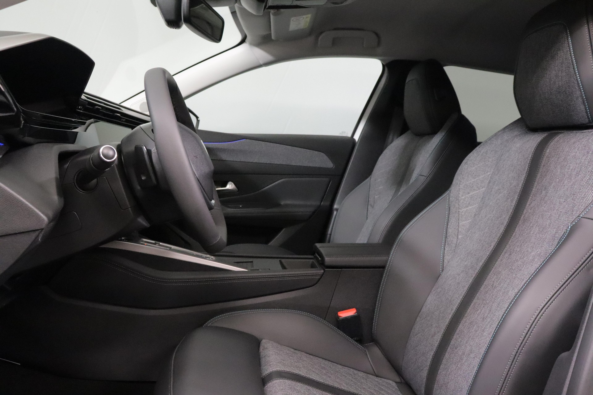 PEUGEOT 408 1.6 PHEV 225 Allure Pack-image-4