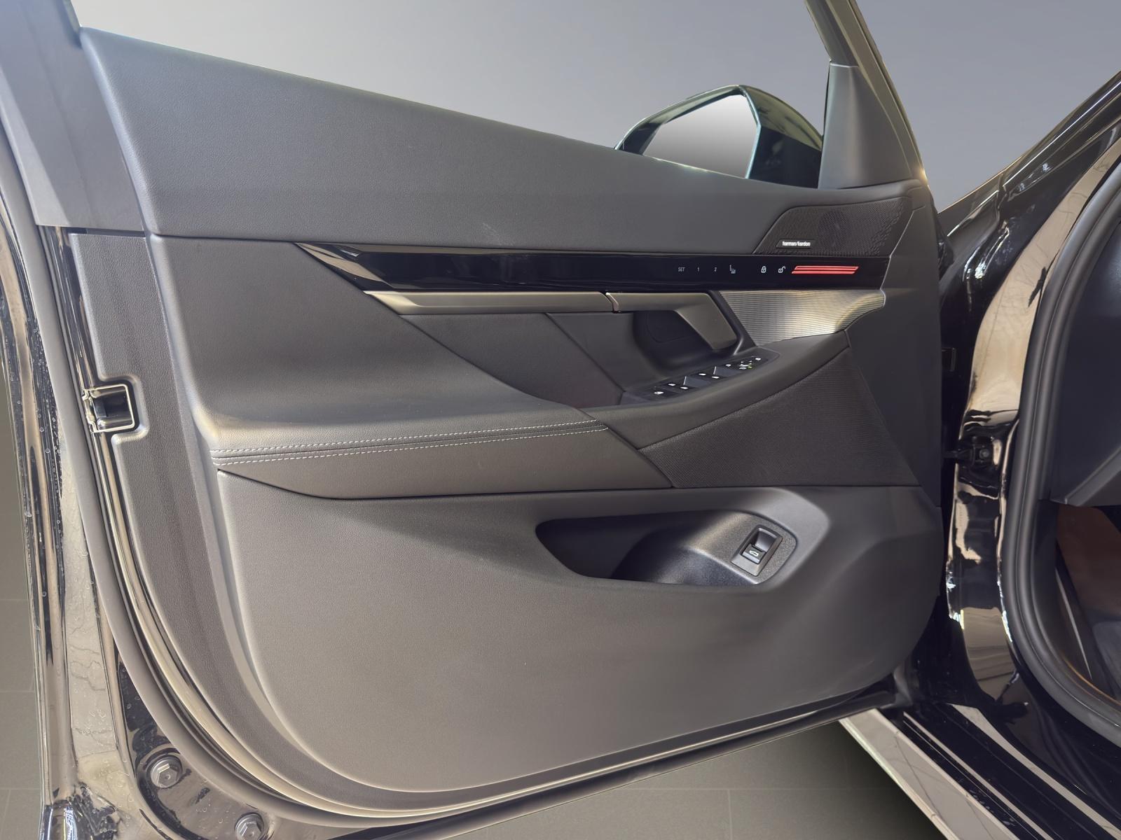 BMW 520d xDrive Touring M-SportPaket-image-15