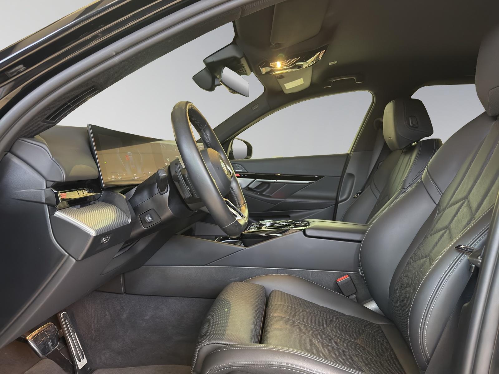 BMW 520d xDrive Touring M-SportPaket-image-13