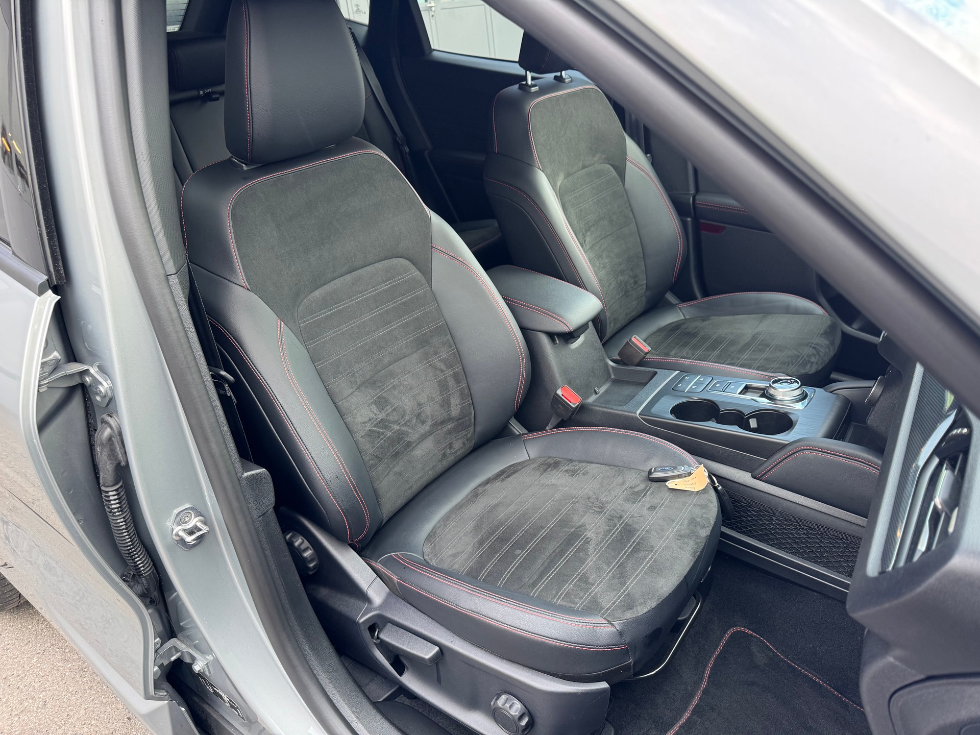 FORD Kuga 2.5 FHEV ST-Line X 4WD-image-15