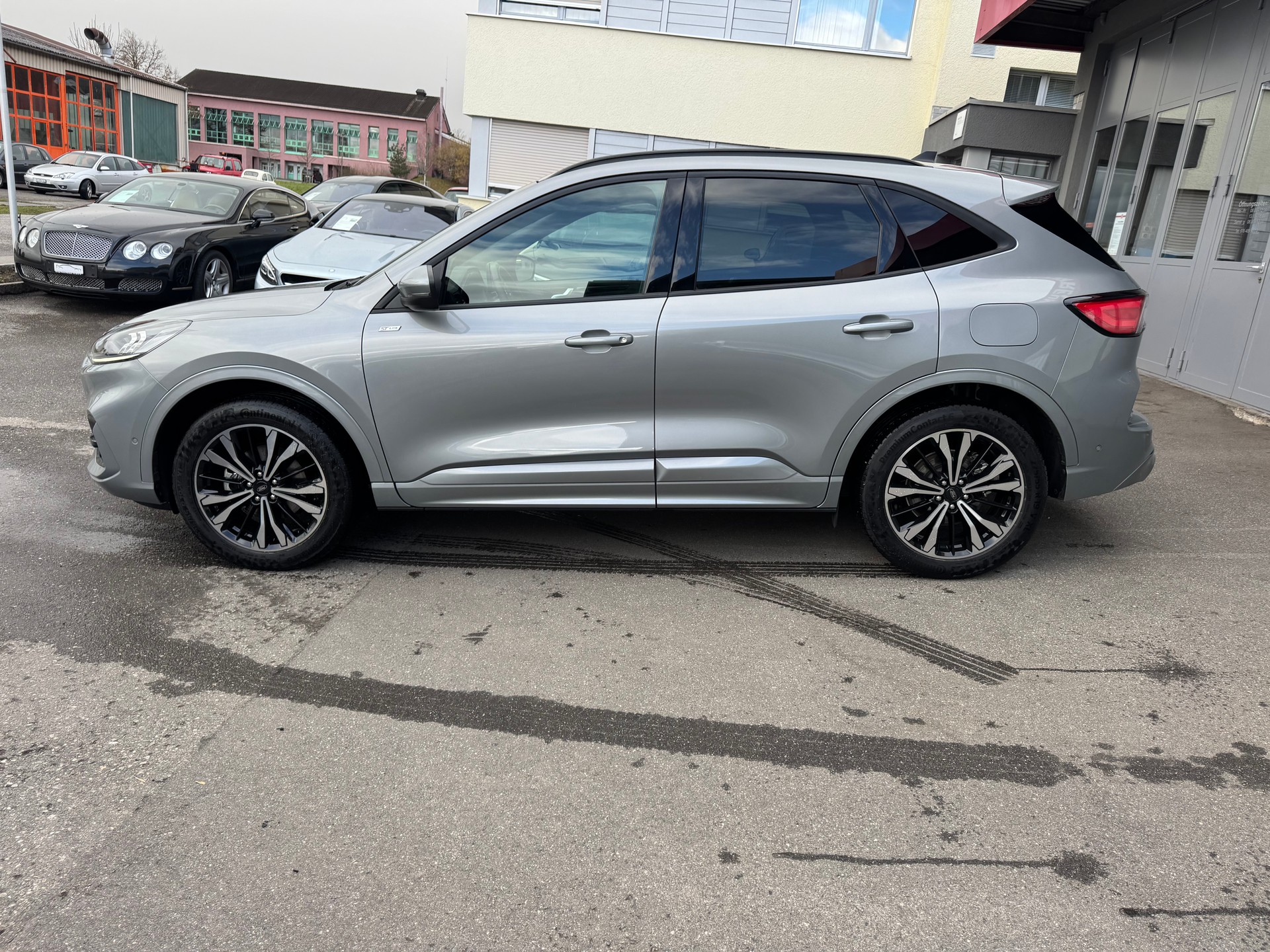 FORD Kuga 2.5 FHEV ST-Line X 4WD-image-6