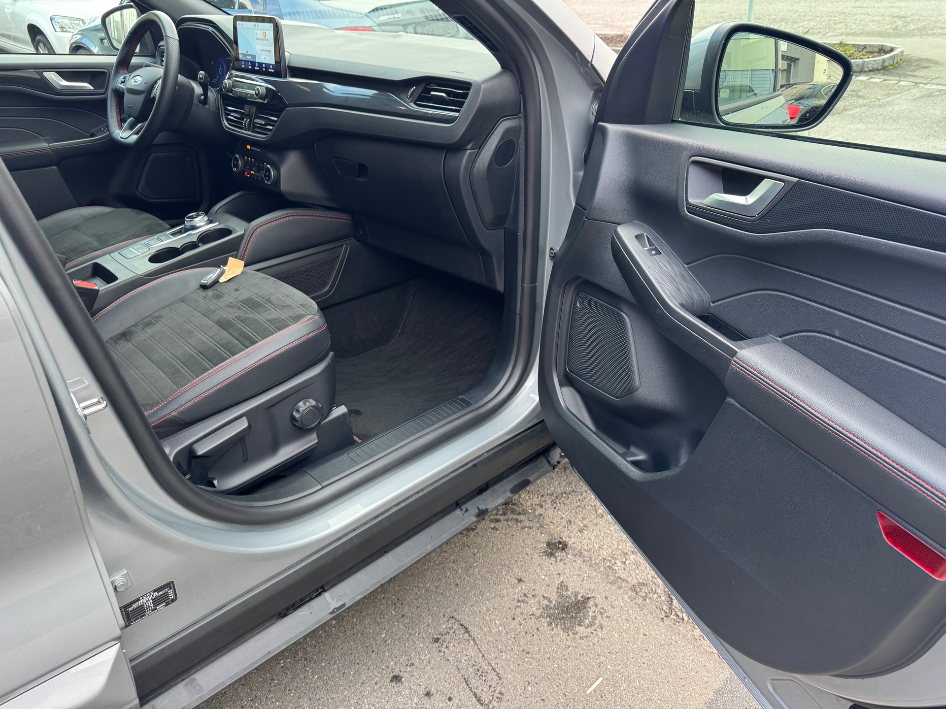 FORD Kuga 2.5 FHEV ST-Line X 4WD-image-14