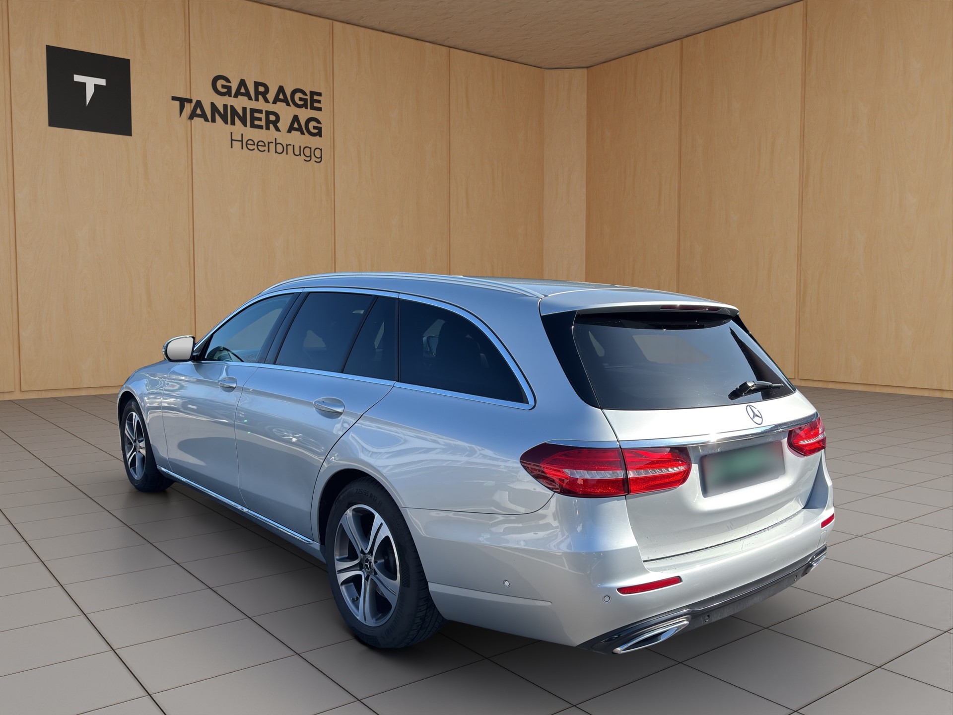 MERCEDES-BENZ E 220 d 4Matic 9G-Tronic-image-5