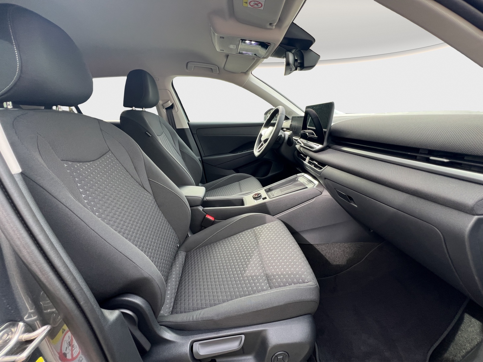 VW T-Roc 1.5 eTSI mHEV Life DSG-image-9