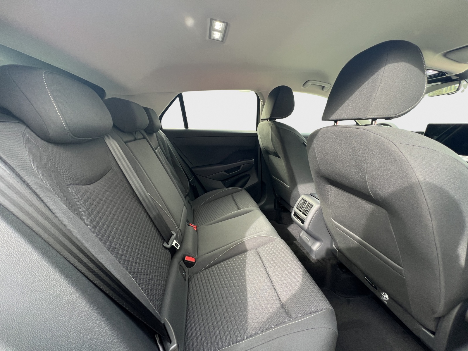 VW T-Roc 1.5 eTSI mHEV Life DSG-image-11