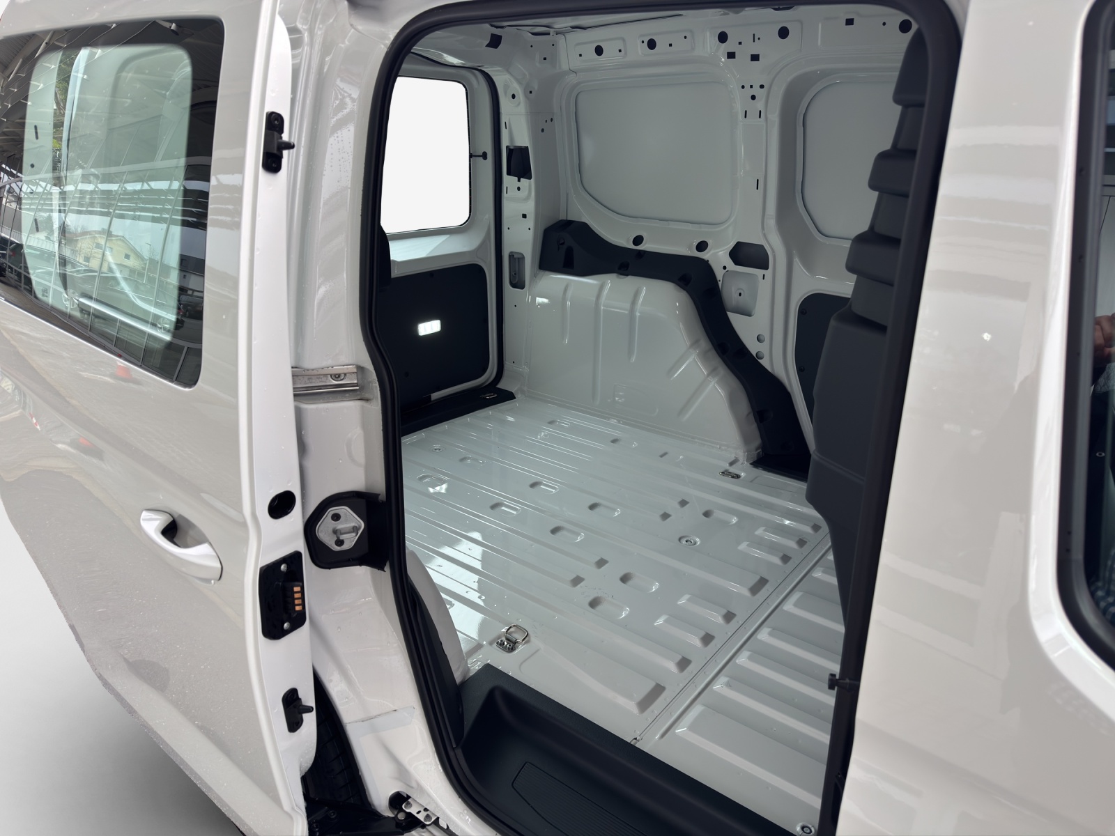 VW Caddy Cargo 1.5 TSI-image-11