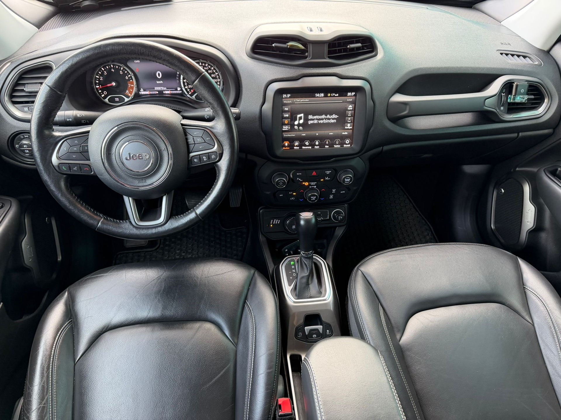 JEEP Renegade 1.3 Turbo Limited AWD-image-8