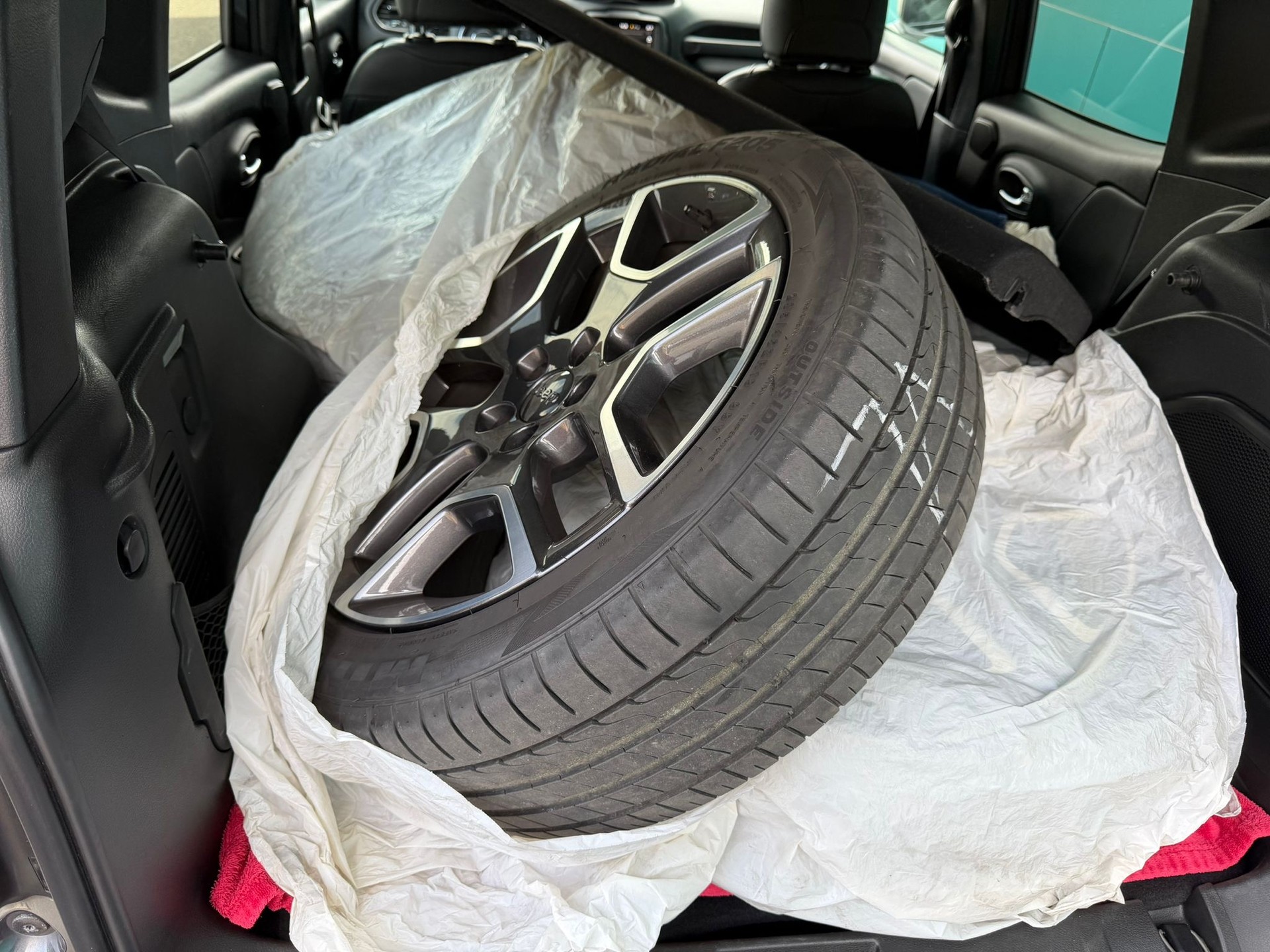 JEEP Renegade 1.3 Turbo Limited AWD-image-10
