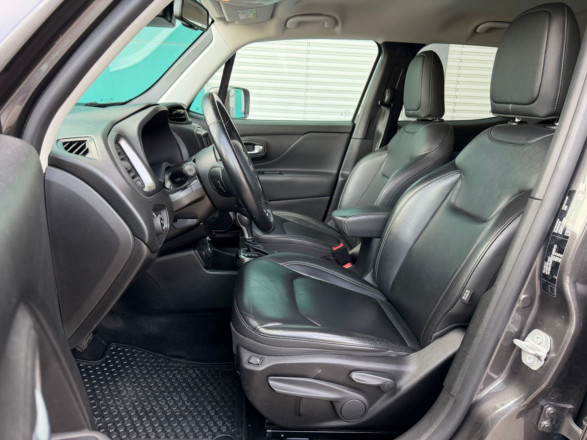 JEEP Renegade 1.3 Turbo Limited AWD-image-9