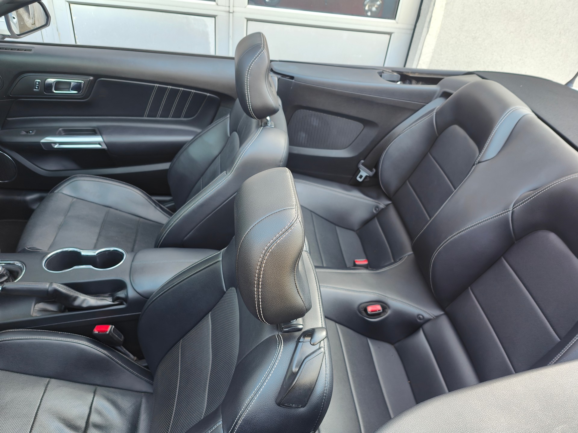 FORD Mustang Convertible 2.3-image-21