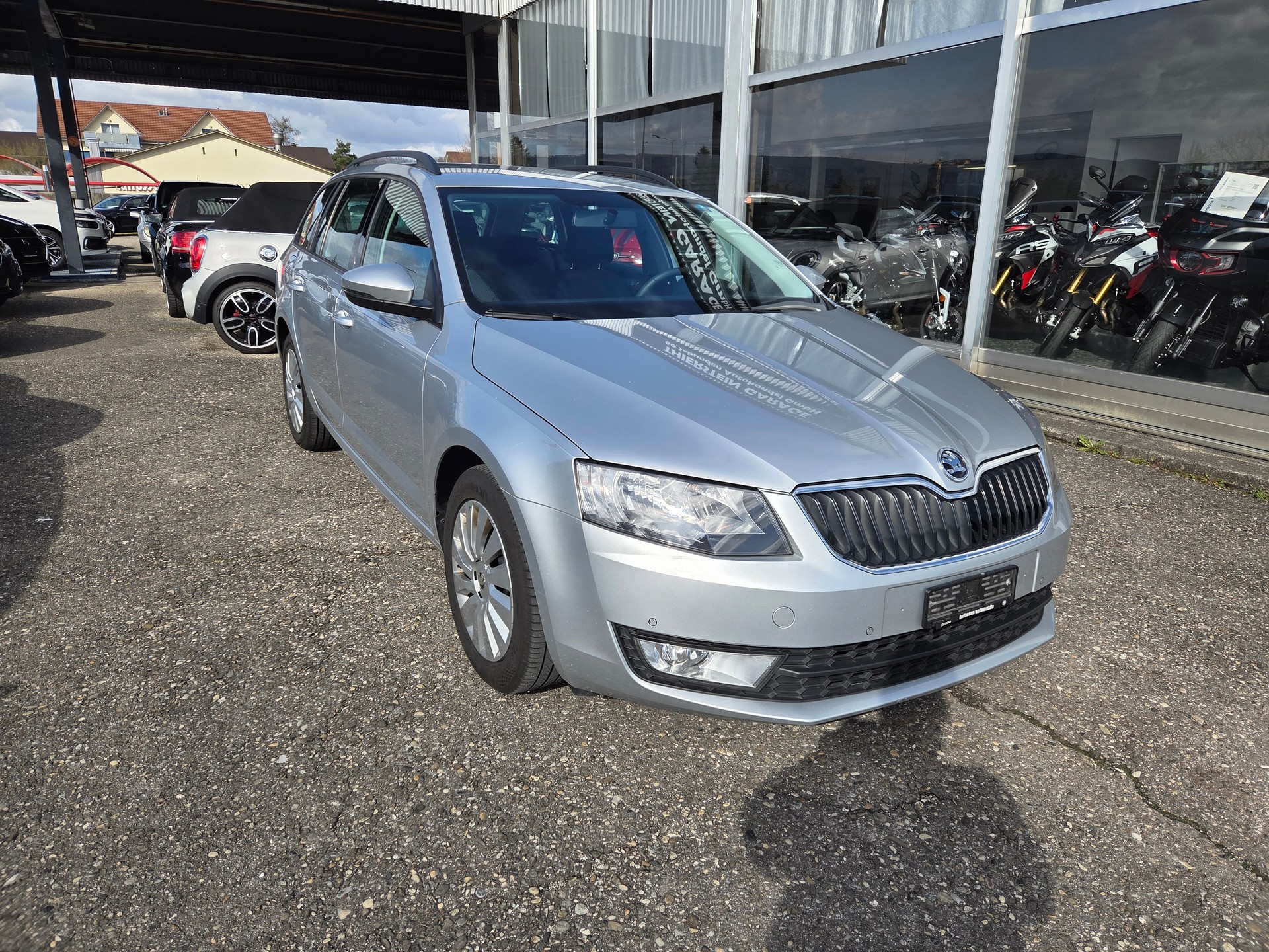 SKODA Octavia Combi 1.6 TDI Ambition DSG-image-1