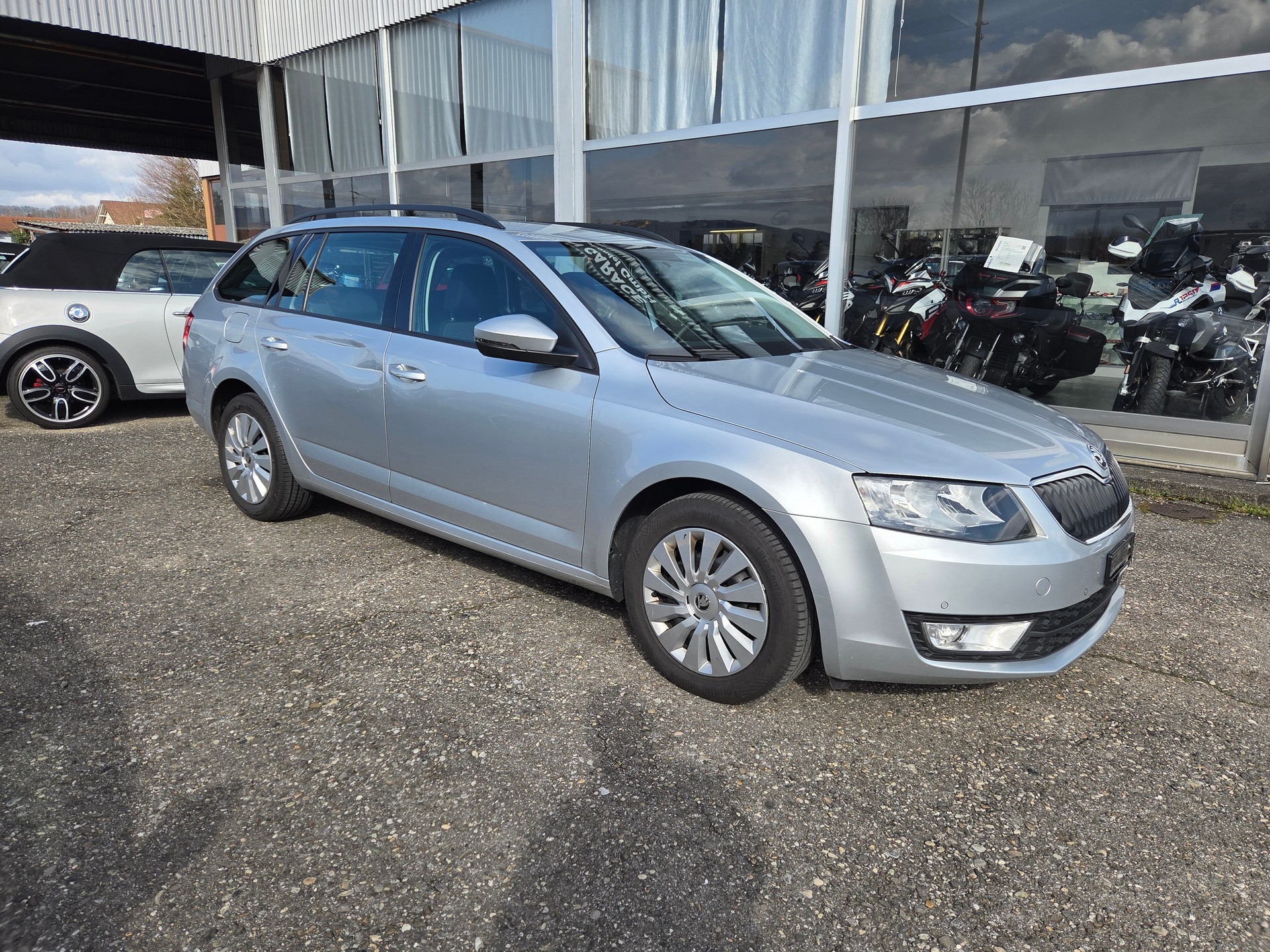 SKODA Octavia Combi 1.6 TDI Ambition DSG-image-0