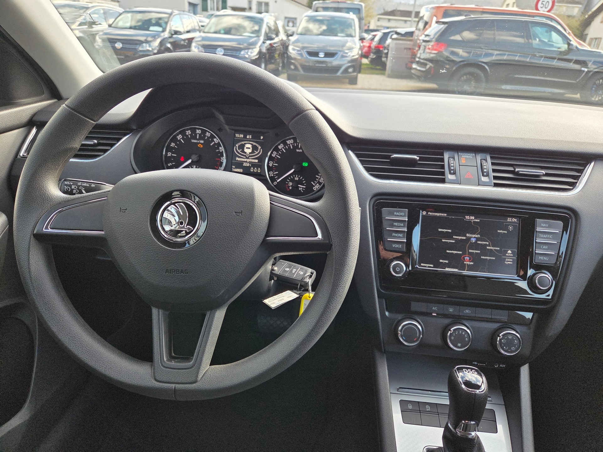SKODA Octavia Combi 1.6 TDI Ambition DSG-image-19