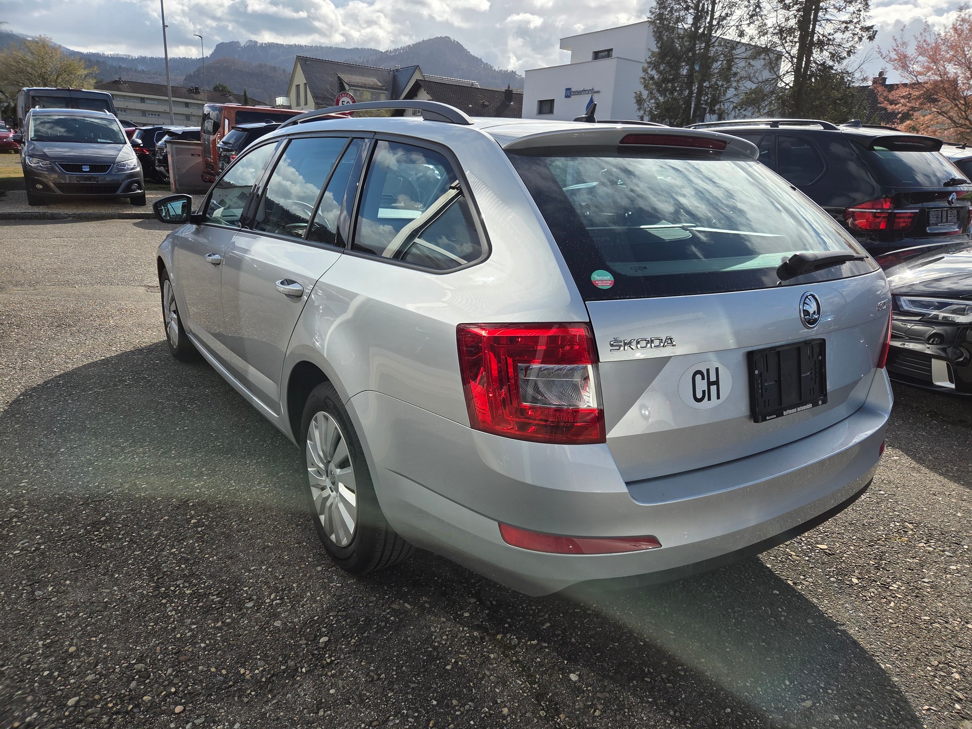 SKODA Octavia Combi 1.6 TDI Ambition DSG-image-5