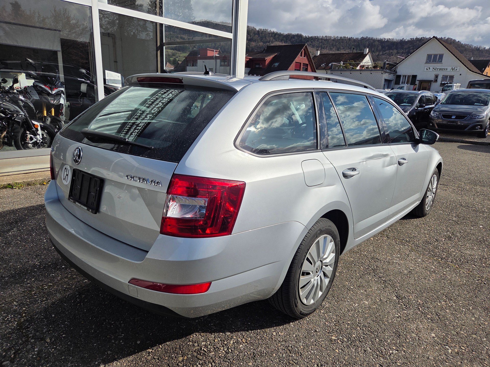 SKODA Octavia Combi 1.6 TDI Ambition DSG-image-7