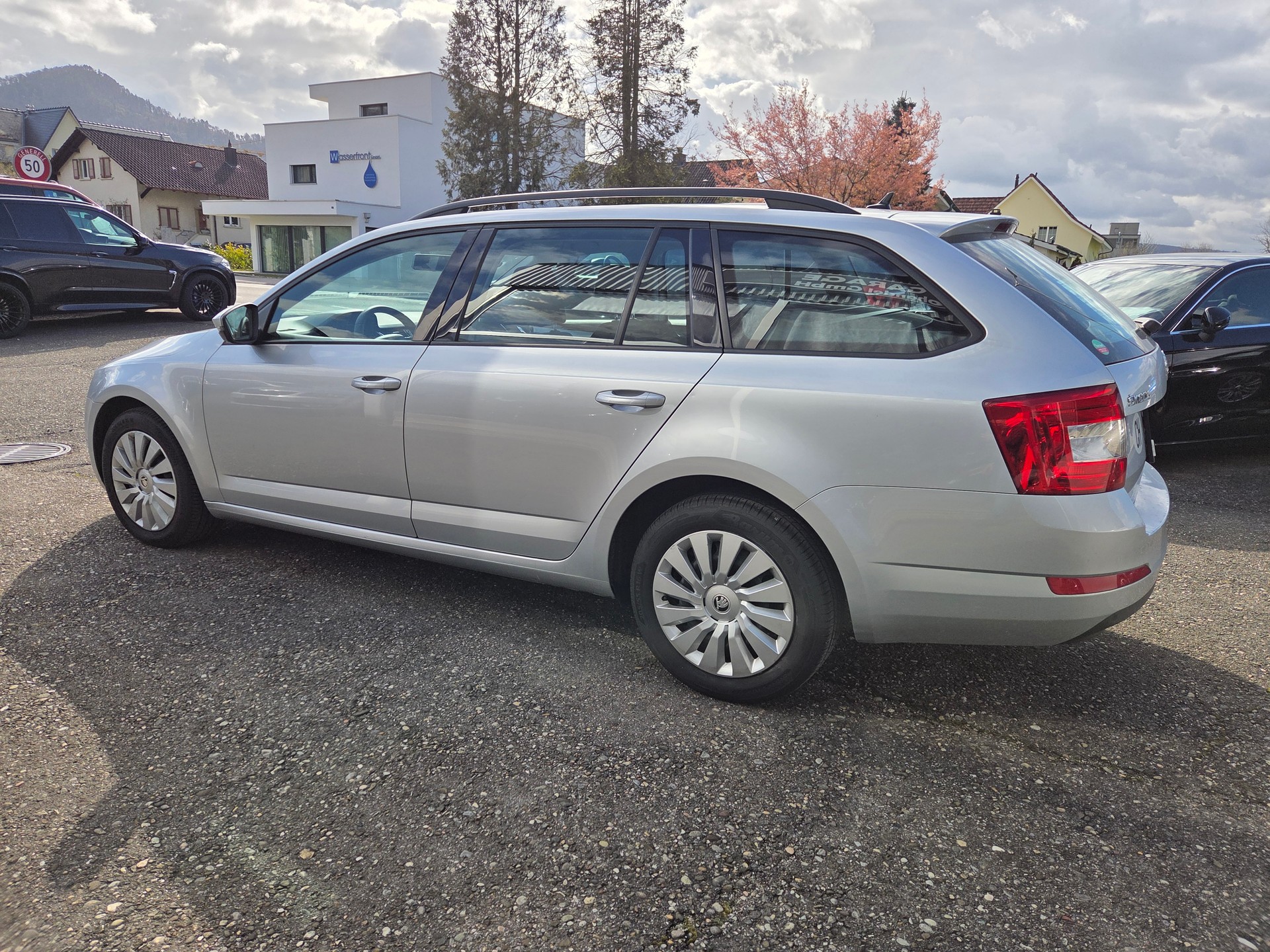 SKODA Octavia Combi 1.6 TDI Ambition DSG-image-4