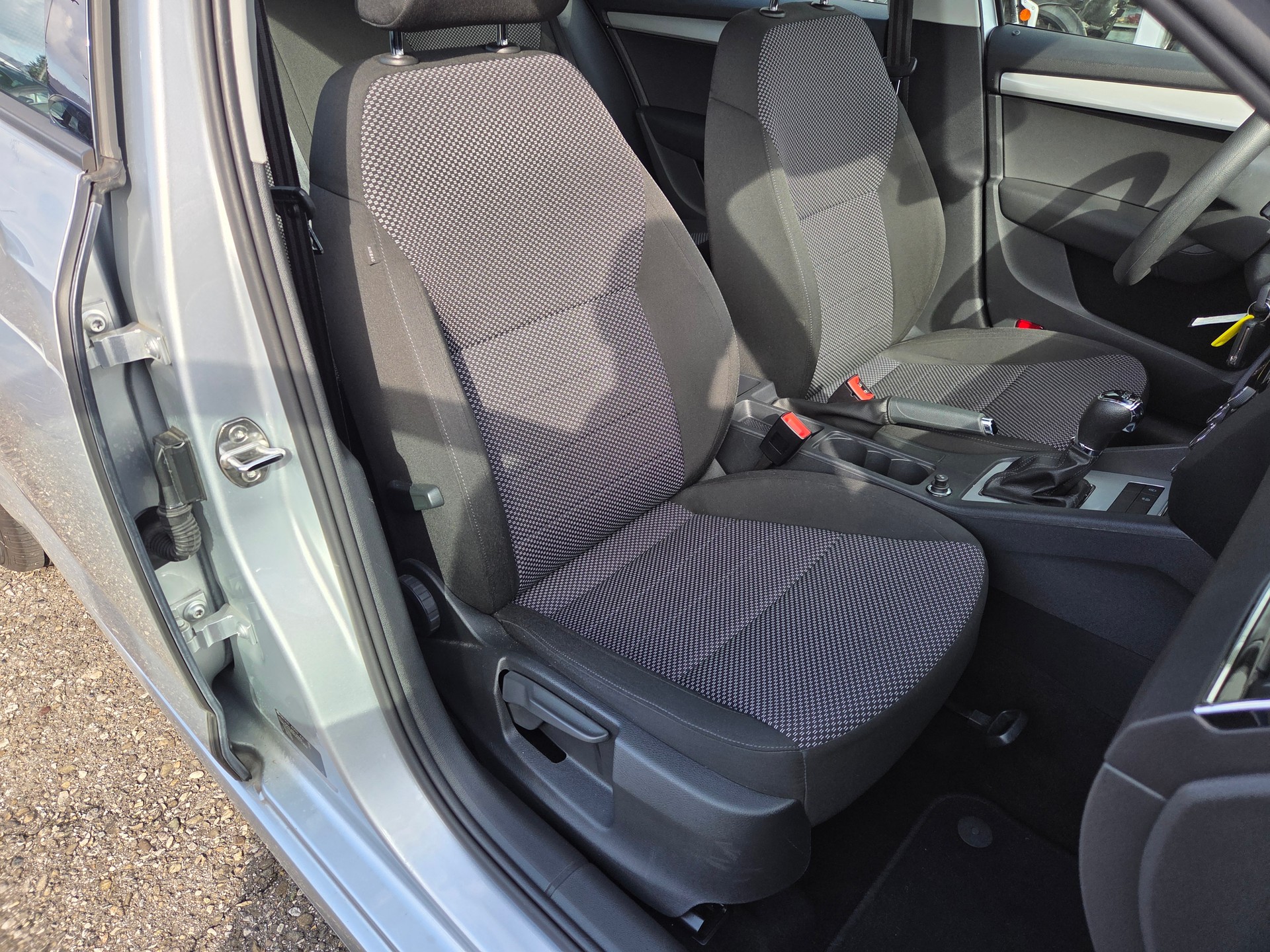SKODA Octavia Combi 1.6 TDI Ambition DSG-image-13
