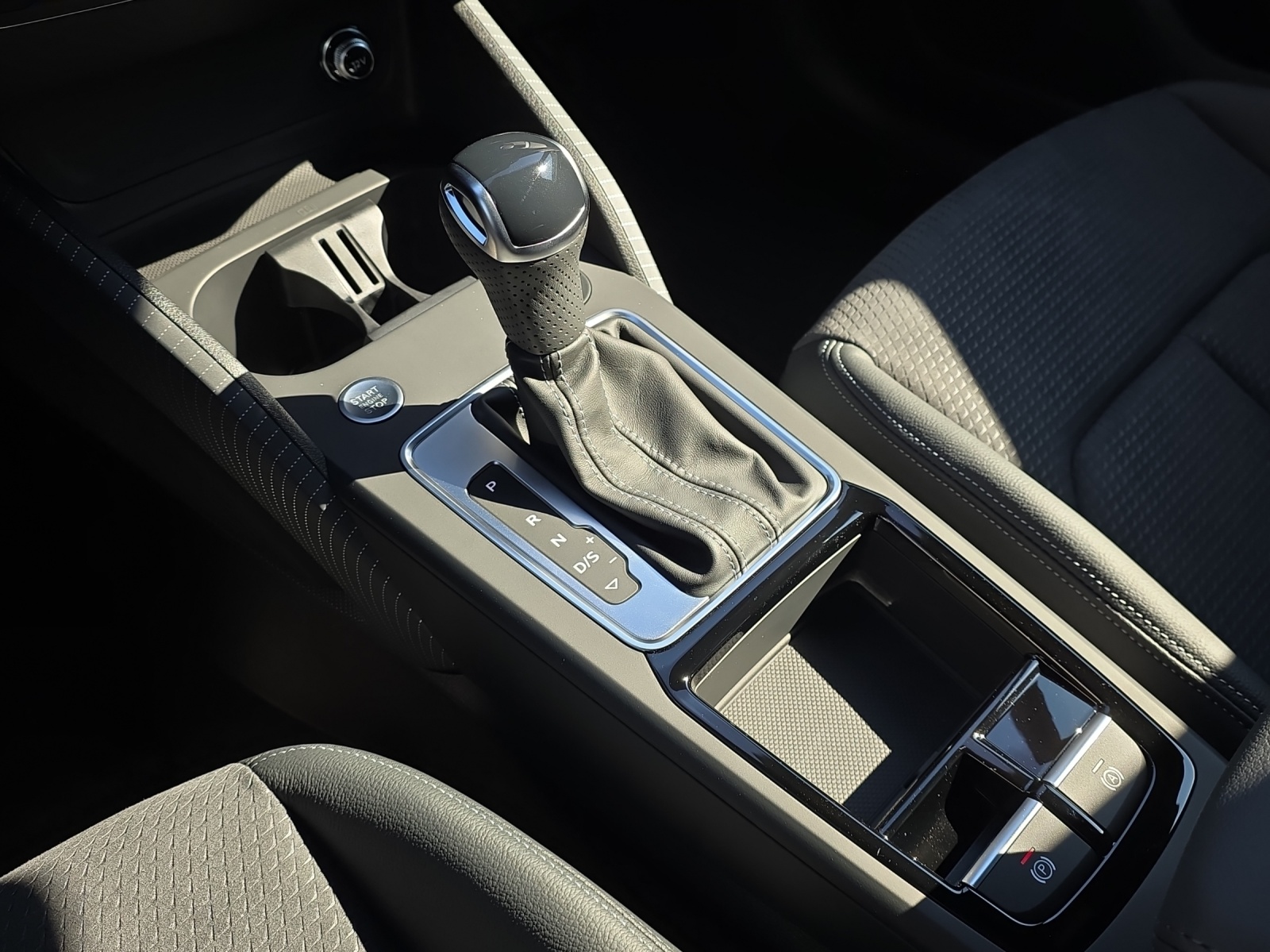 AUDI Q2 40 TFSI S line Attraction quattro S-tronic-image-12