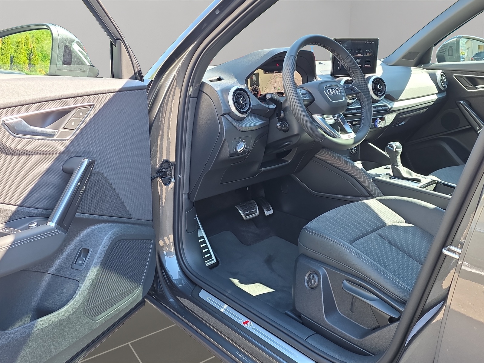 AUDI Q2 40 TFSI S line Attraction quattro S-tronic-image-6