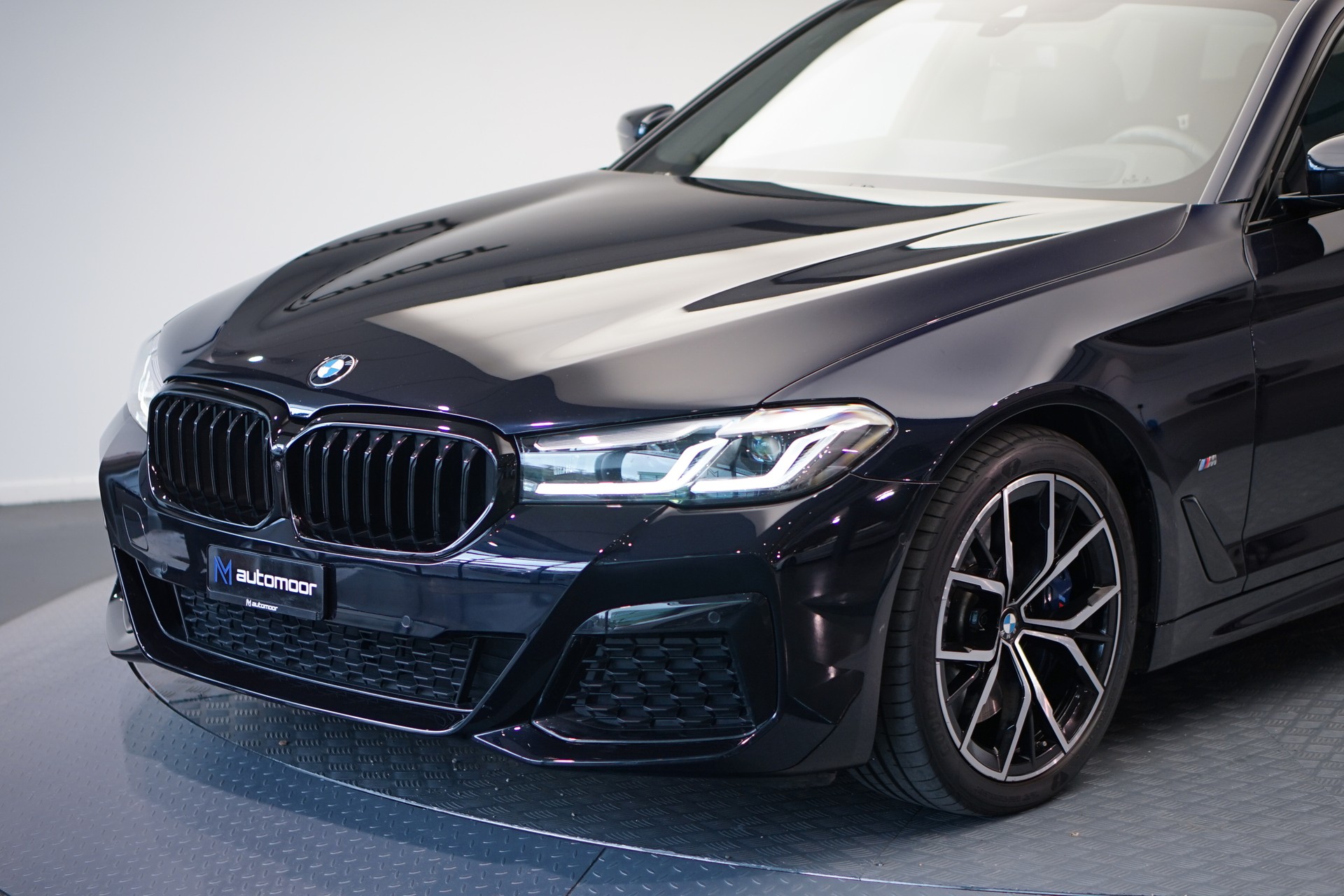 BMW 540d xDrive 48V Touring M Sport Steptronic *CH-Fahrzeug*-image-9