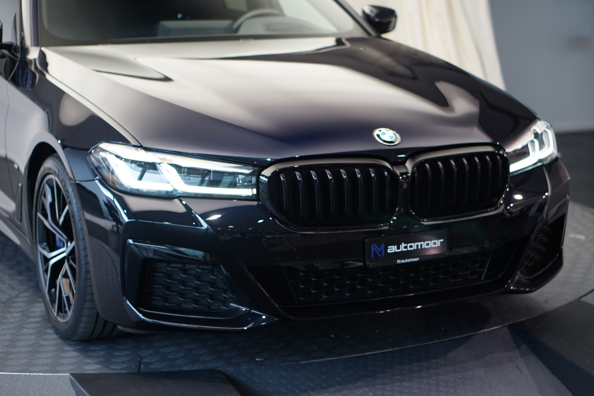 BMW 540d xDrive 48V Touring M Sport Steptronic *CH-Fahrzeug*-image-41