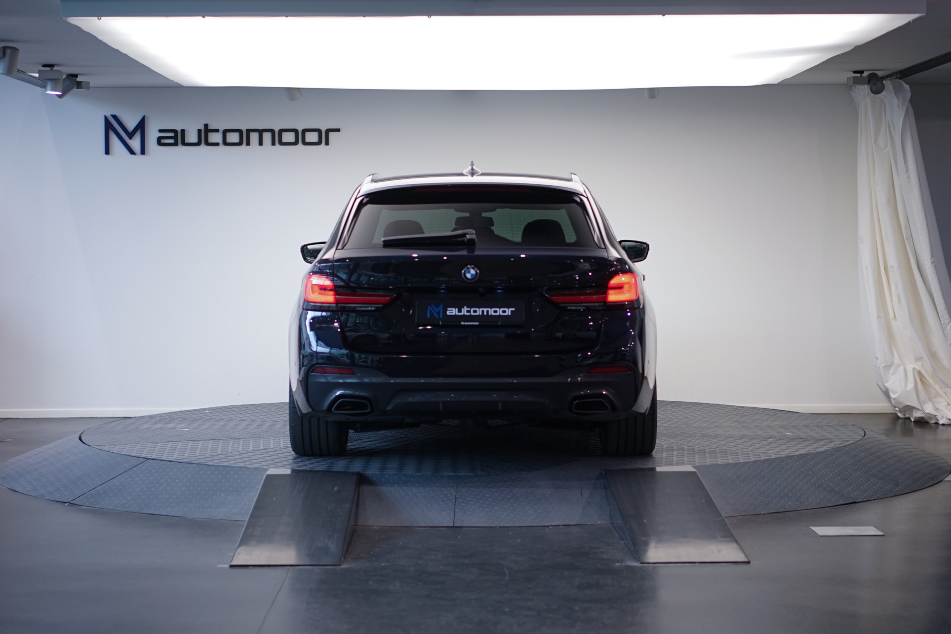 BMW 540d xDrive 48V Touring M Sport Steptronic *CH-Fahrzeug*-image-5