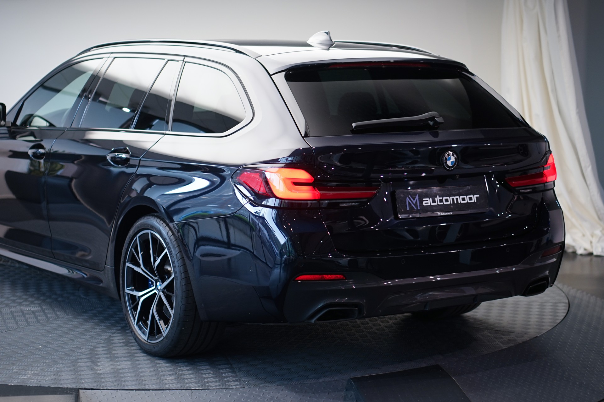 BMW 540d xDrive 48V Touring M Sport Steptronic *CH-Fahrzeug*-image-45