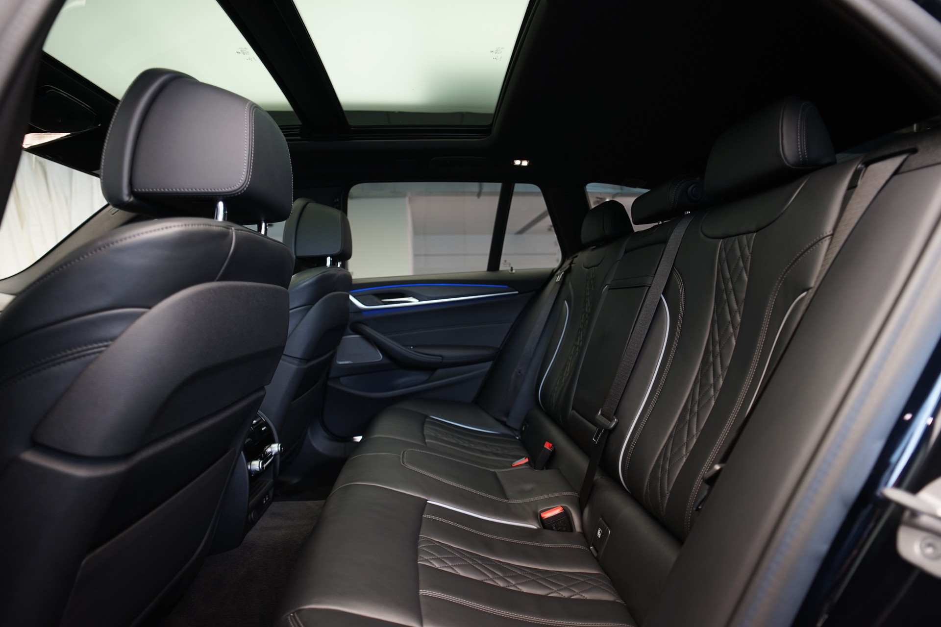 BMW 540d xDrive 48V Touring M Sport Steptronic *CH-Fahrzeug*-image-19
