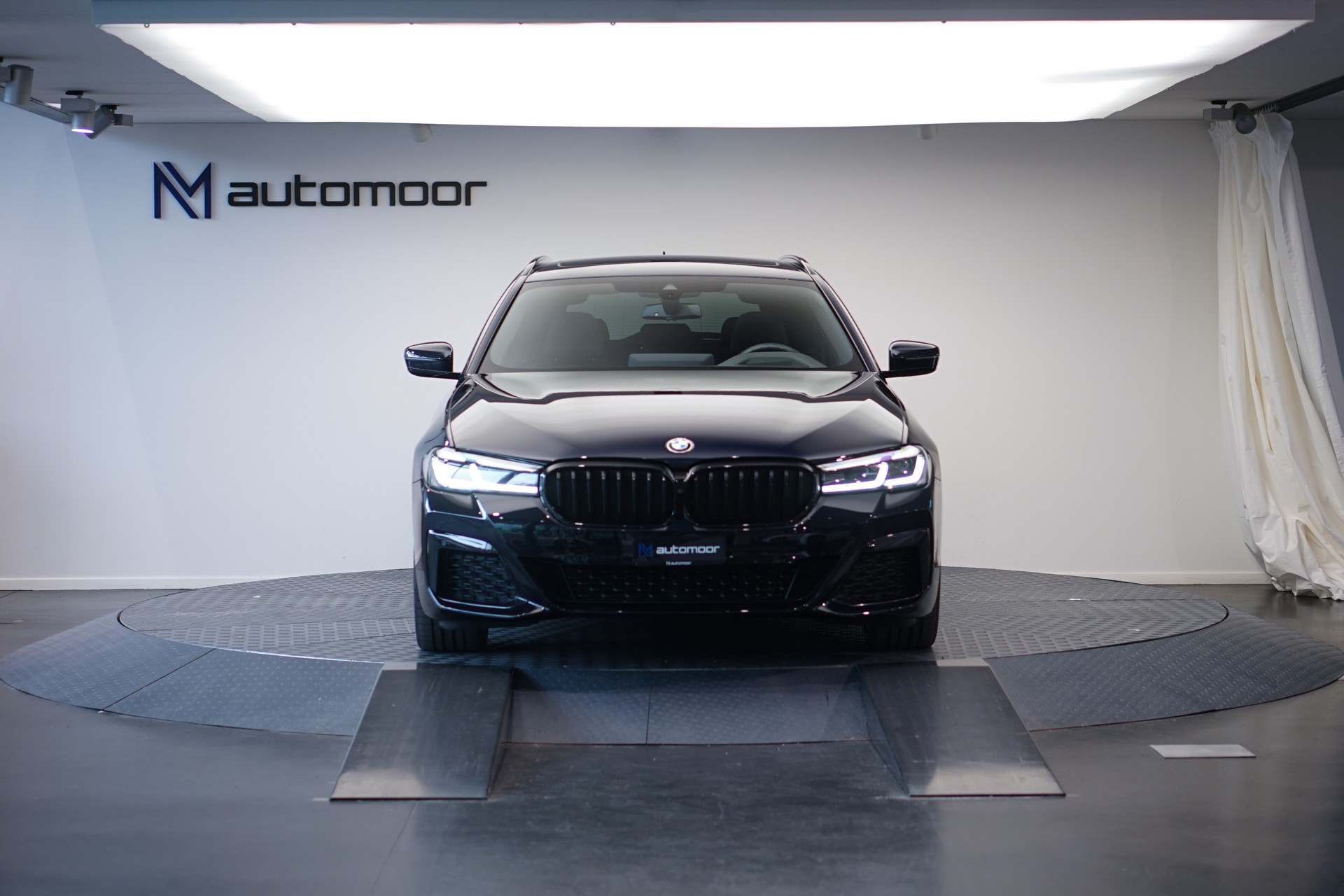 BMW 540d xDrive 48V Touring M Sport Steptronic *CH-Fahrzeug*-image-1