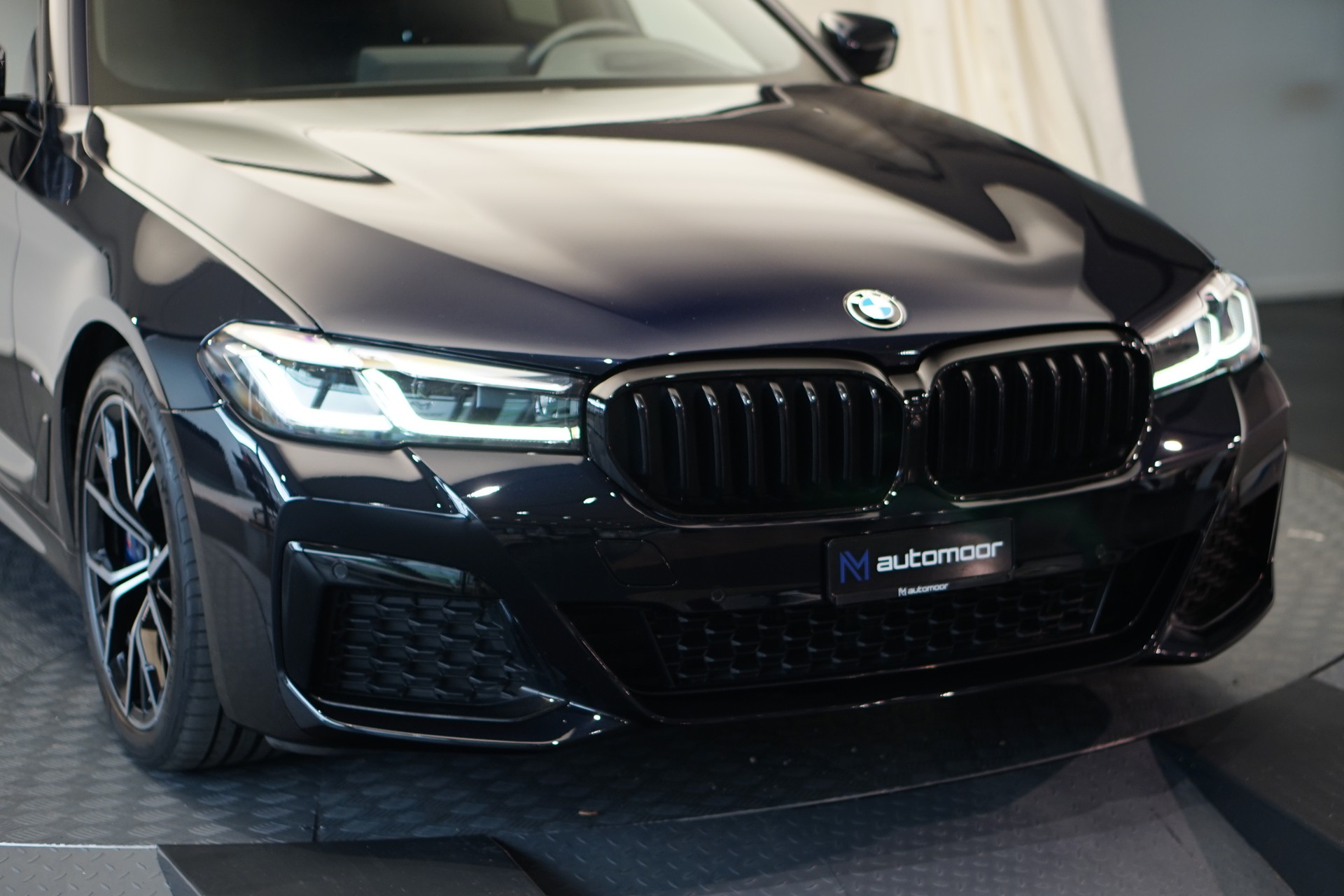 BMW 540d xDrive 48V Touring M Sport Steptronic *CH-Fahrzeug*-image-38