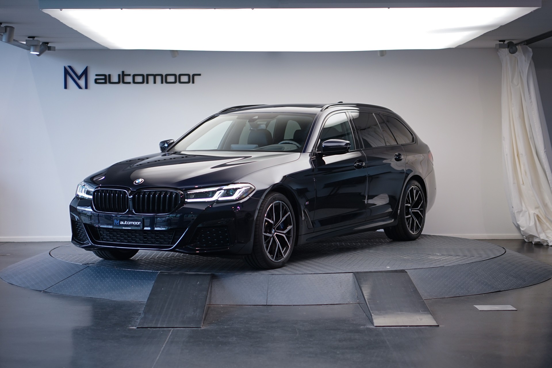 BMW 540d xDrive 48V Touring M Sport Steptronic *CH-Fahrzeug*-image-0
