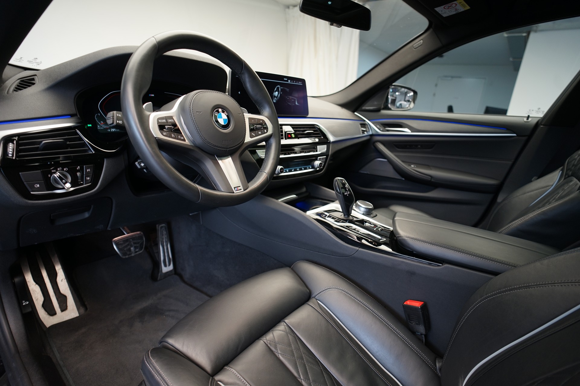 BMW 540d xDrive 48V Touring M Sport Steptronic *CH-Fahrzeug*-image-13