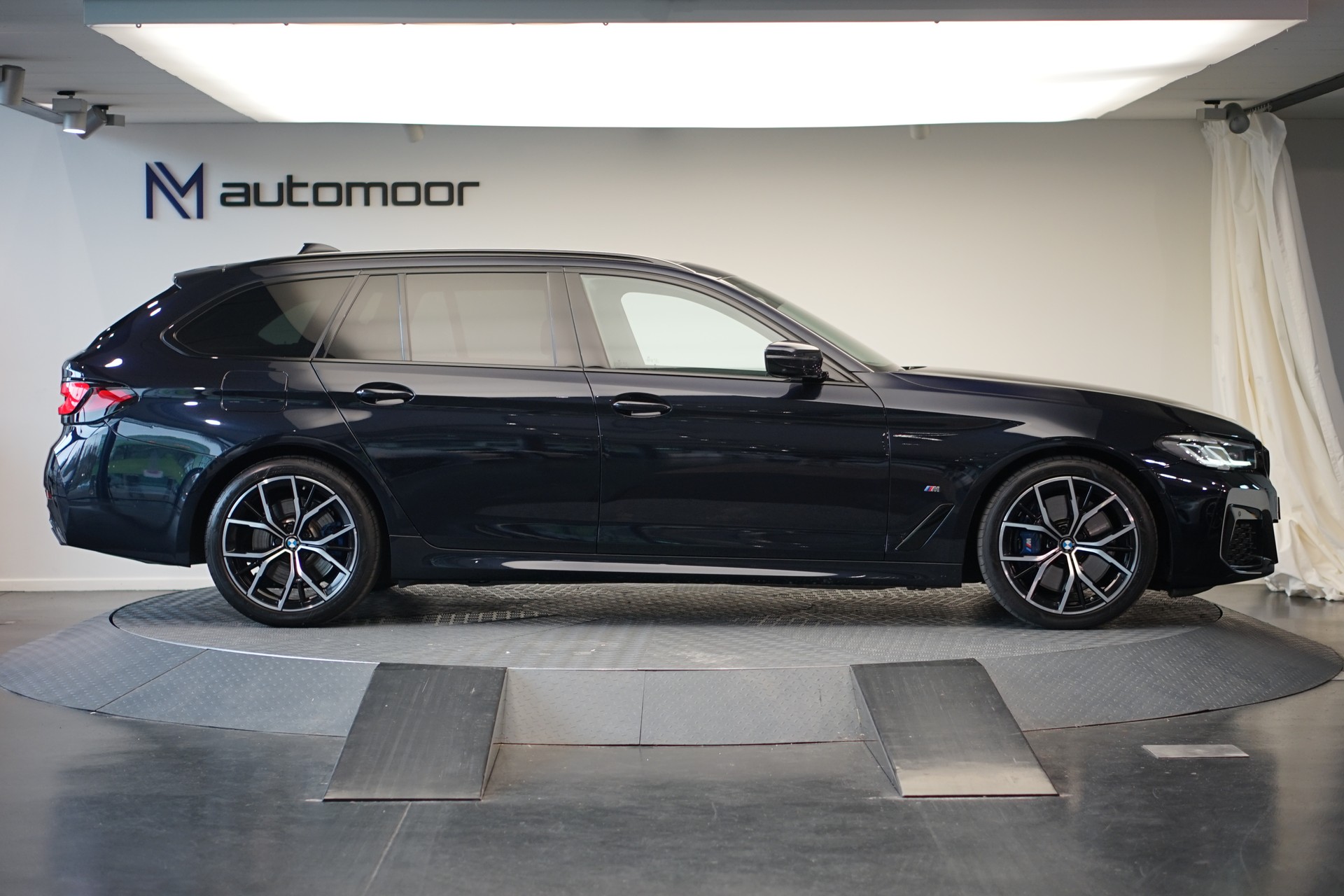 BMW 540d xDrive 48V Touring M Sport Steptronic *CH-Fahrzeug*-showroom-element-3
