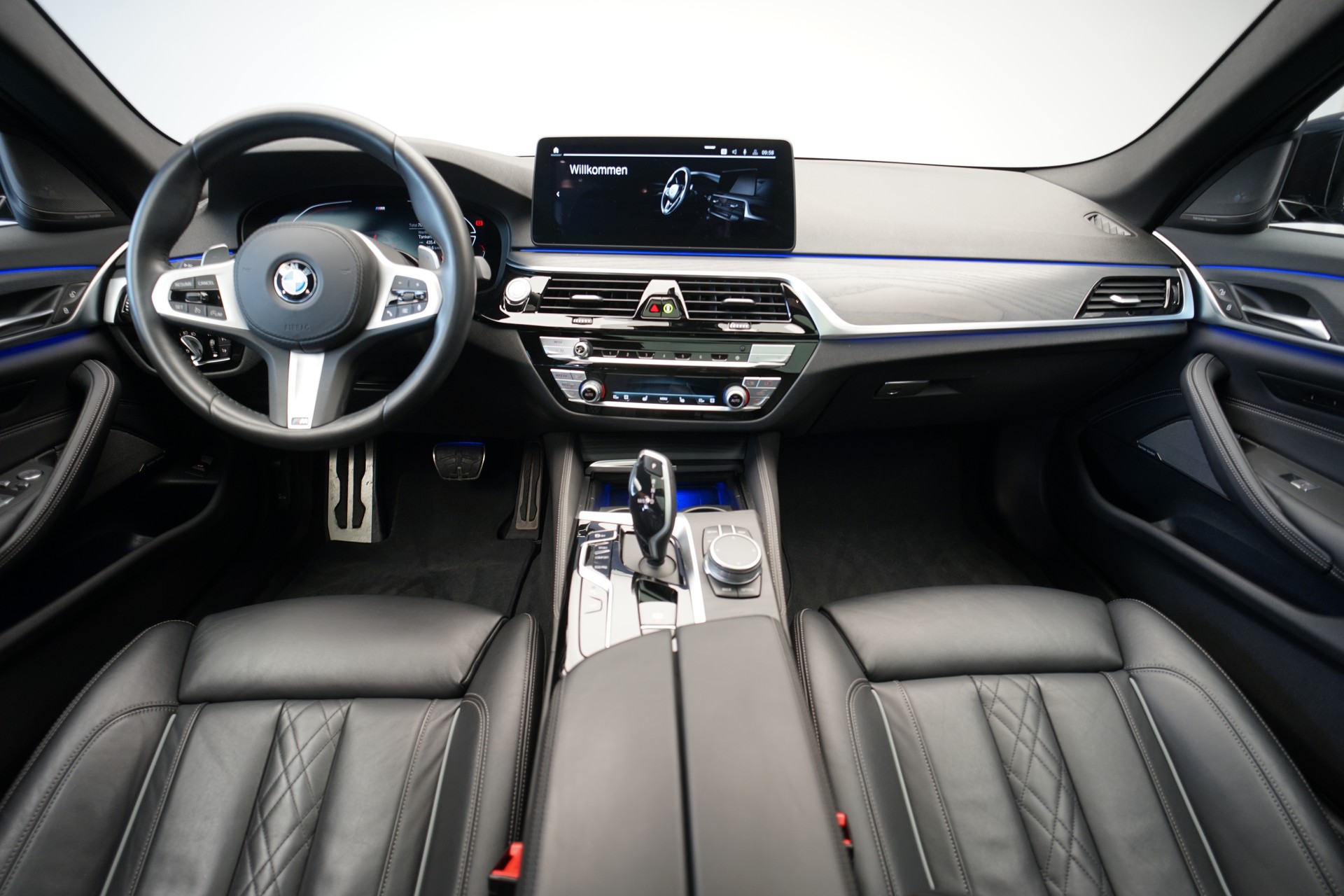 BMW 540d xDrive 48V Touring M Sport Steptronic *CH-Fahrzeug*-image-12