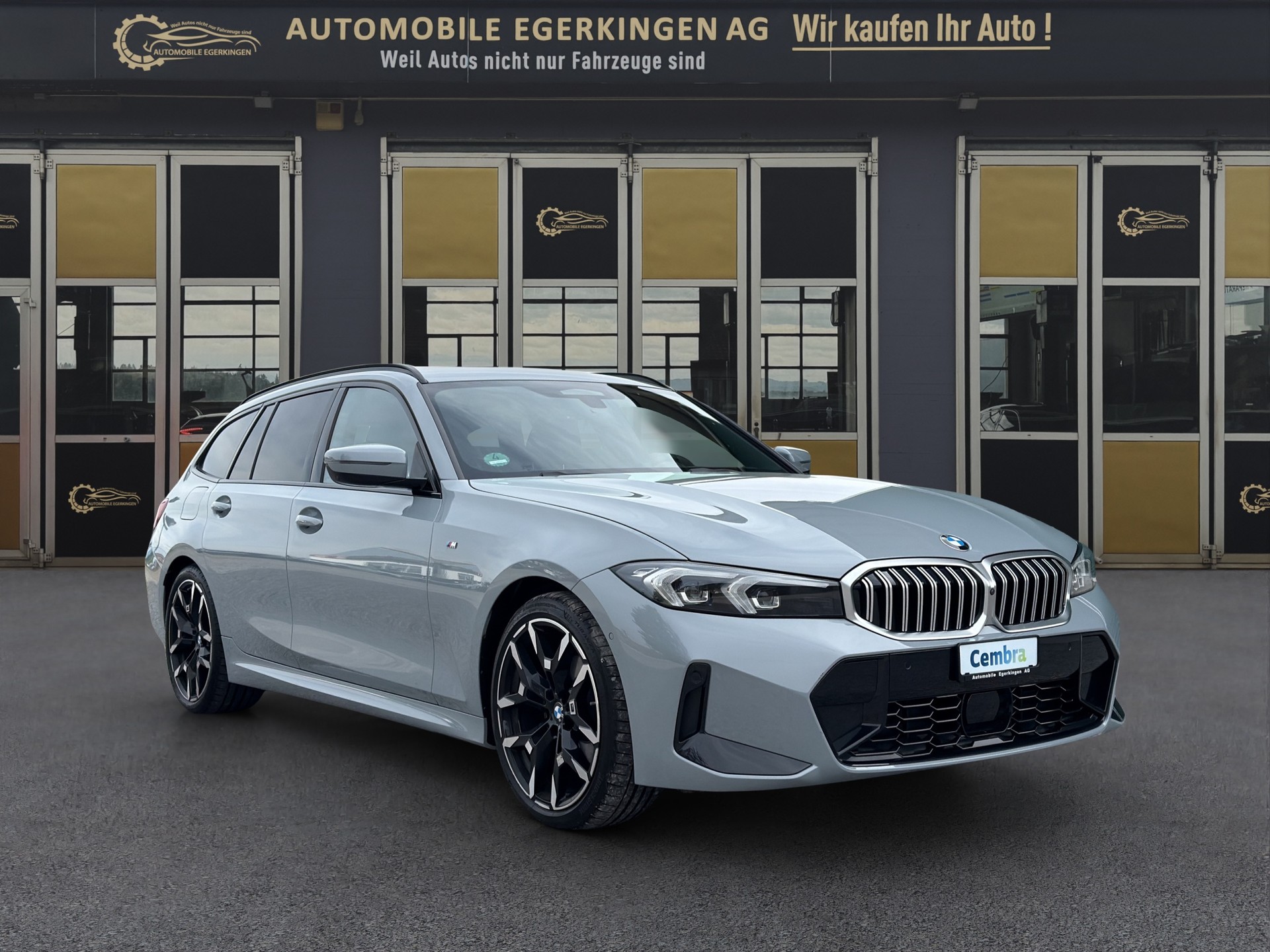 BMW 320d xDrive M Sport SAG Touring-image-2