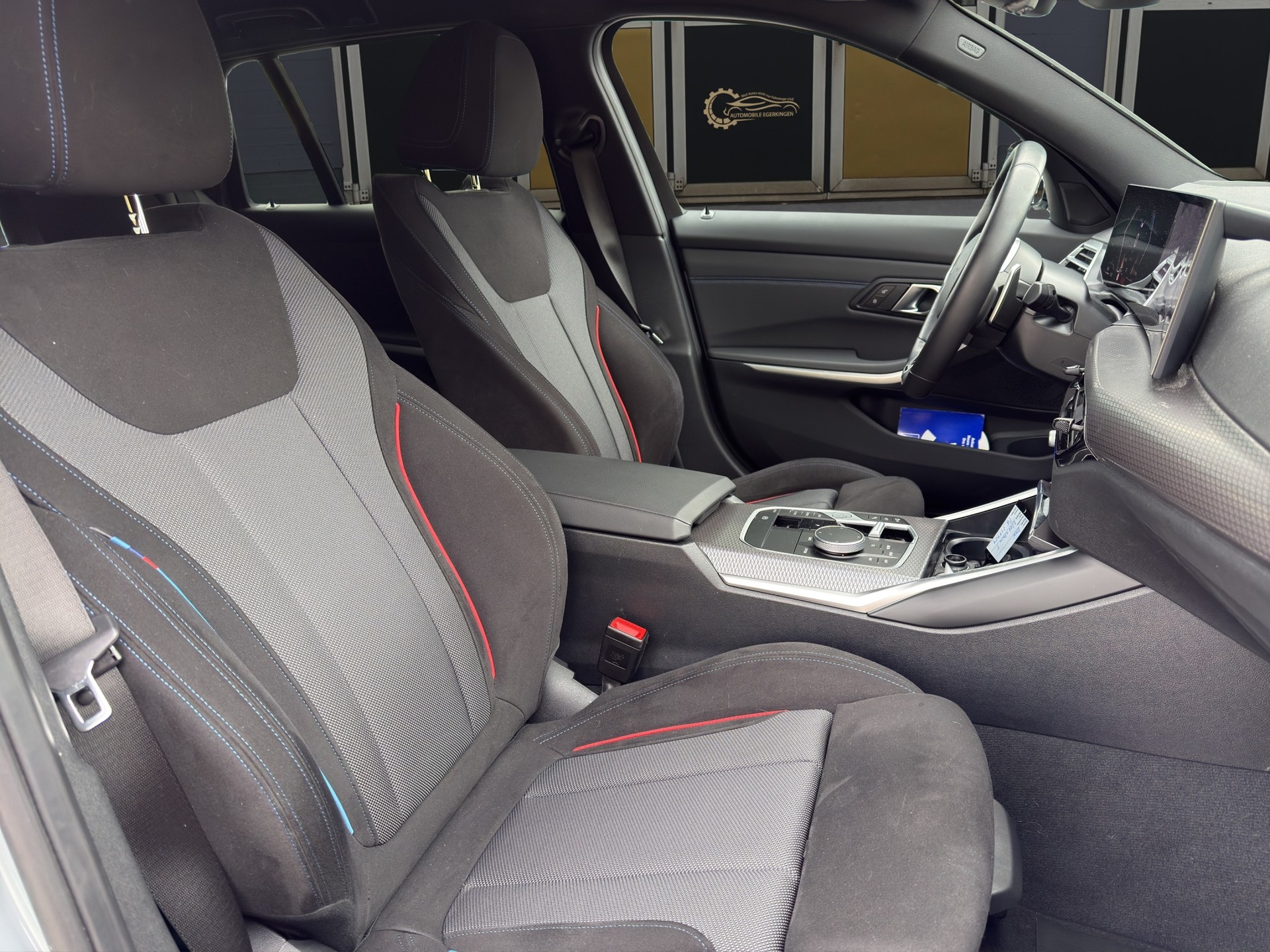 BMW 320d xDrive M Sport SAG Touring-image-9