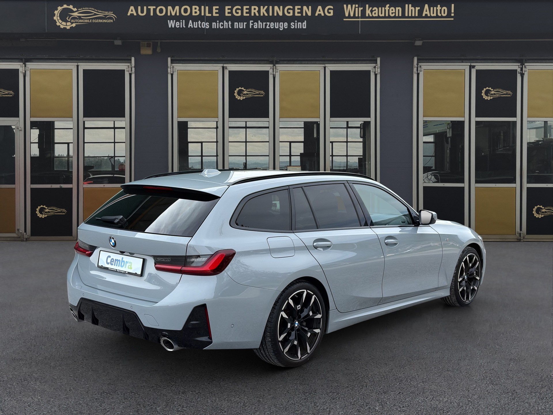 BMW 320d xDrive M Sport SAG Touring-image-4