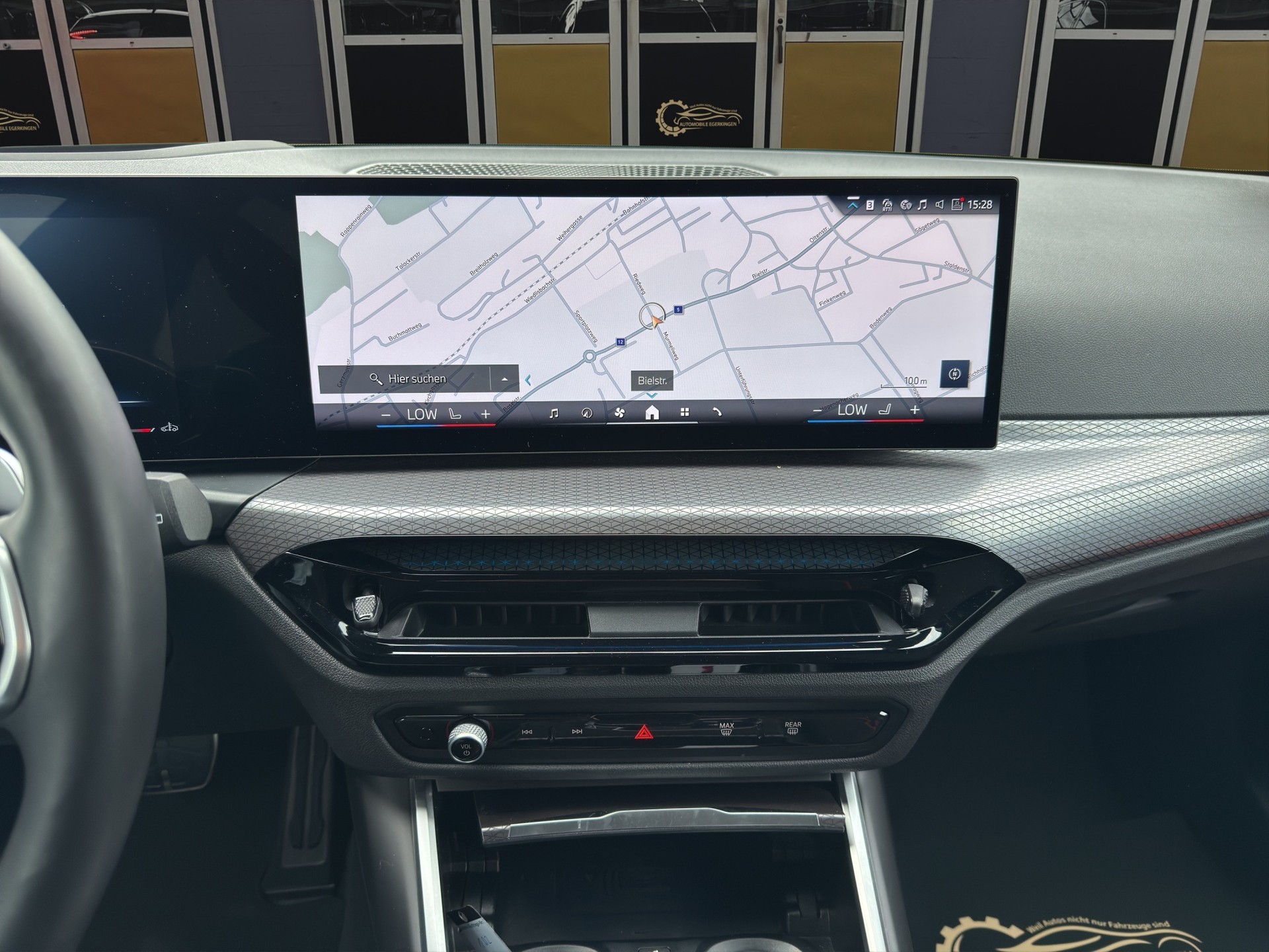 BMW 320d xDrive M Sport SAG Touring-image-14