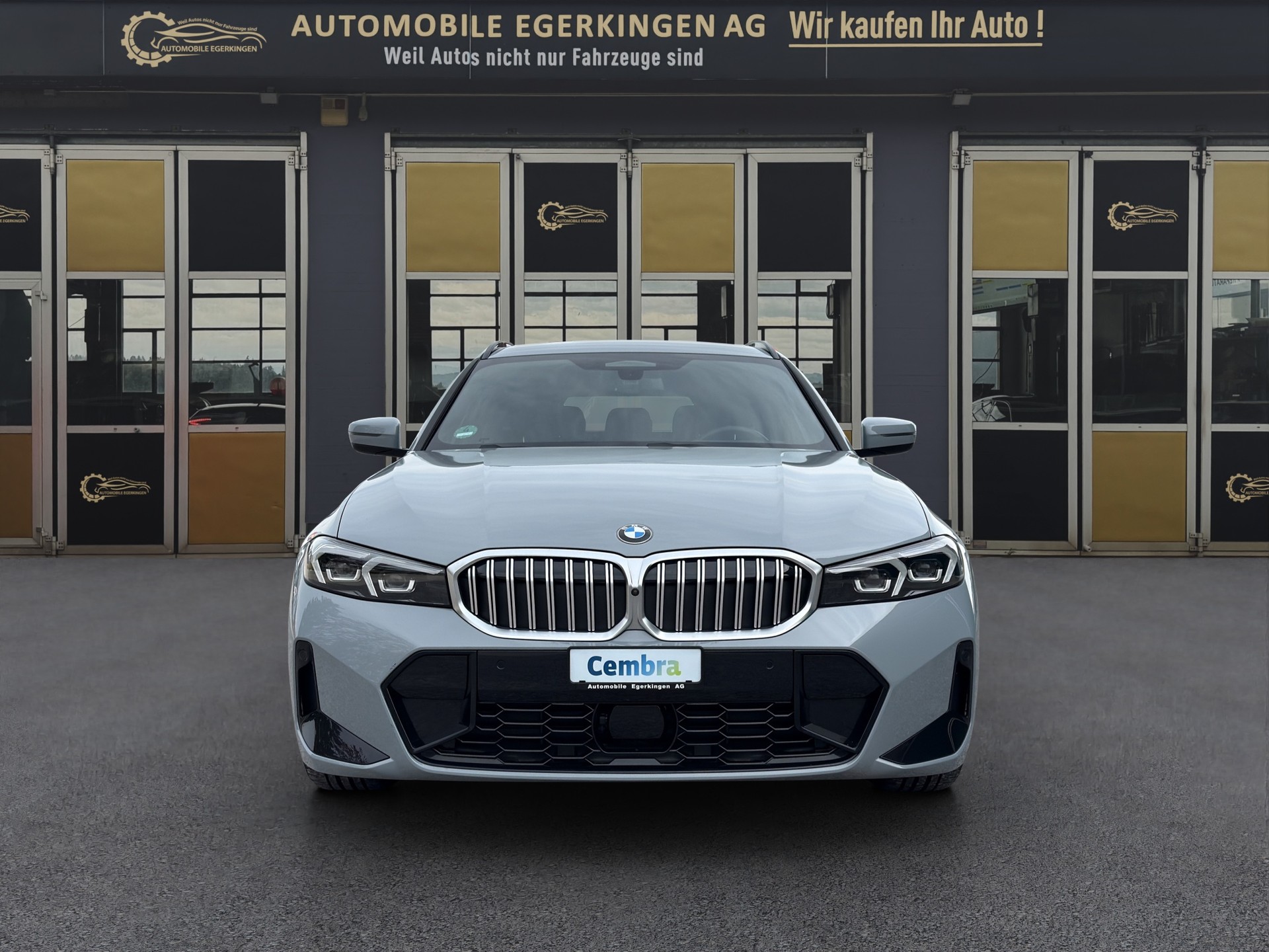 BMW 320d xDrive M Sport SAG Touring-image-1