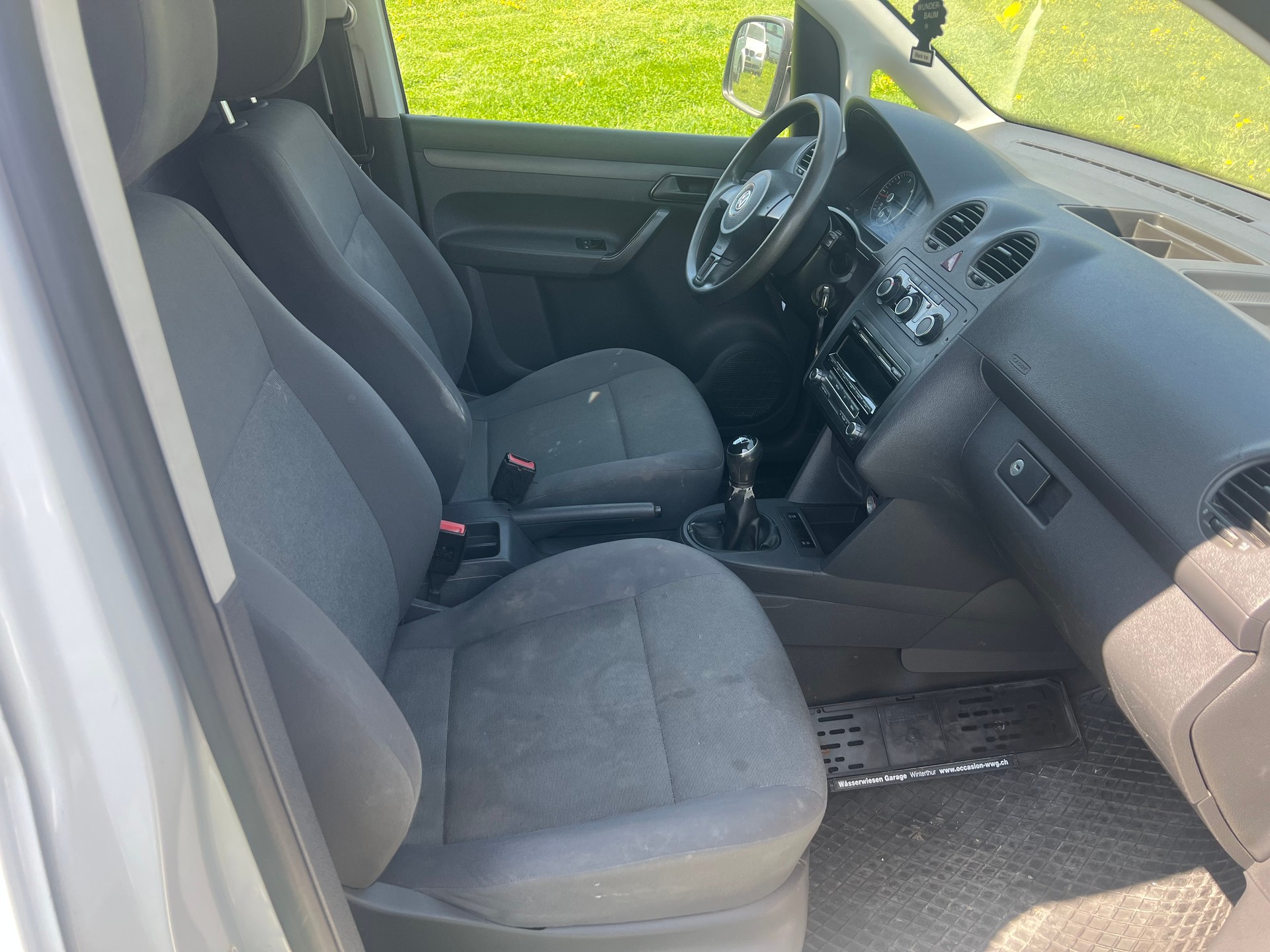 VW Caddy Maxi 1.6 TDI Blue Motion Technology-image-6